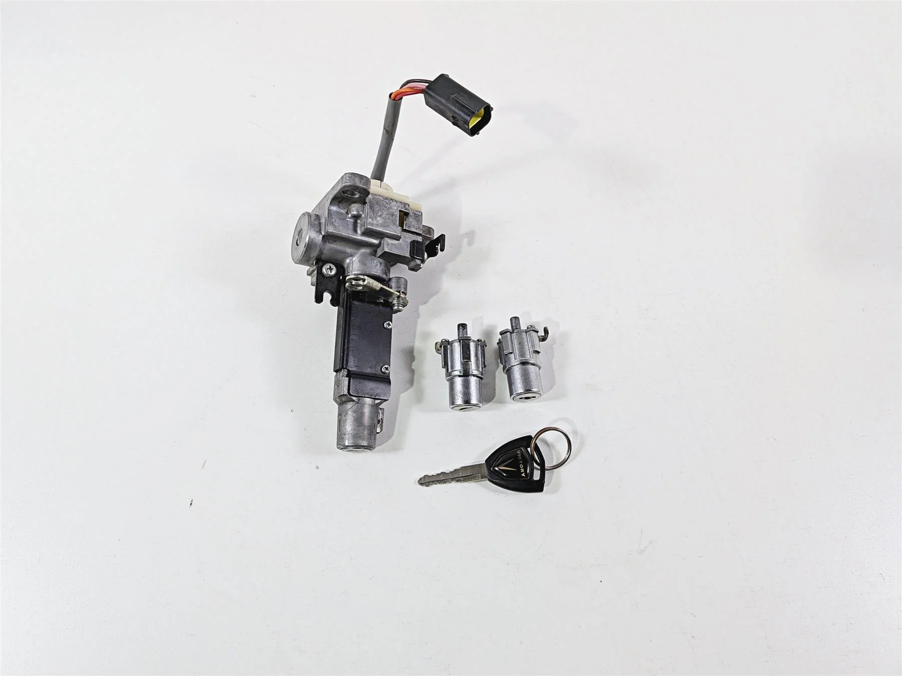 2013 Victory Vision Tour Ignition Switch Key Lock Set 1015982 - Image 2