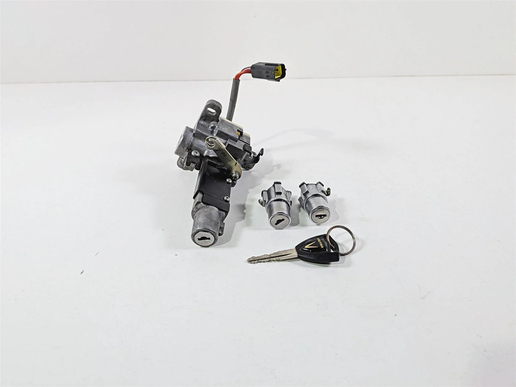 2013 Victory Vision Tour Ignition Switch Key Lock Set 1015982 - Image 3