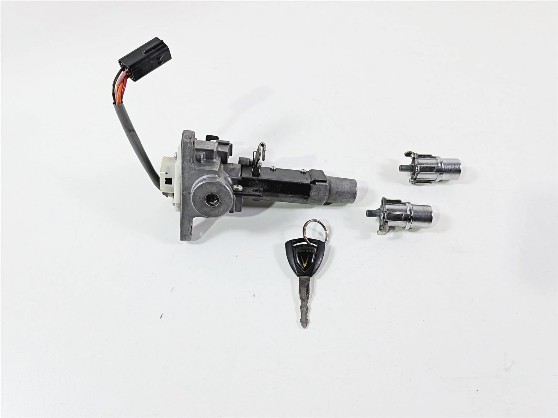 2013 Victory Vision Tour Ignition Switch Key Lock Set 1015982 - Image 4