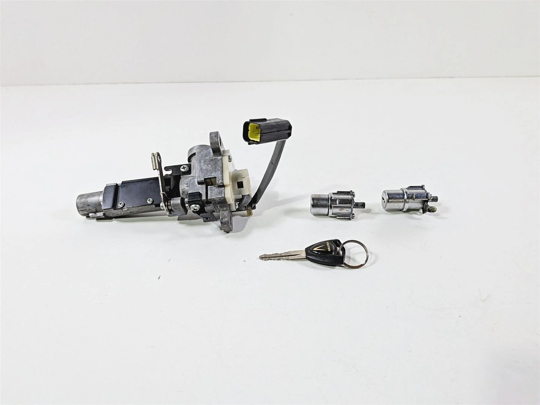 2013 Victory Vision Tour Ignition Switch Key Lock Set 1015982 - Image 6