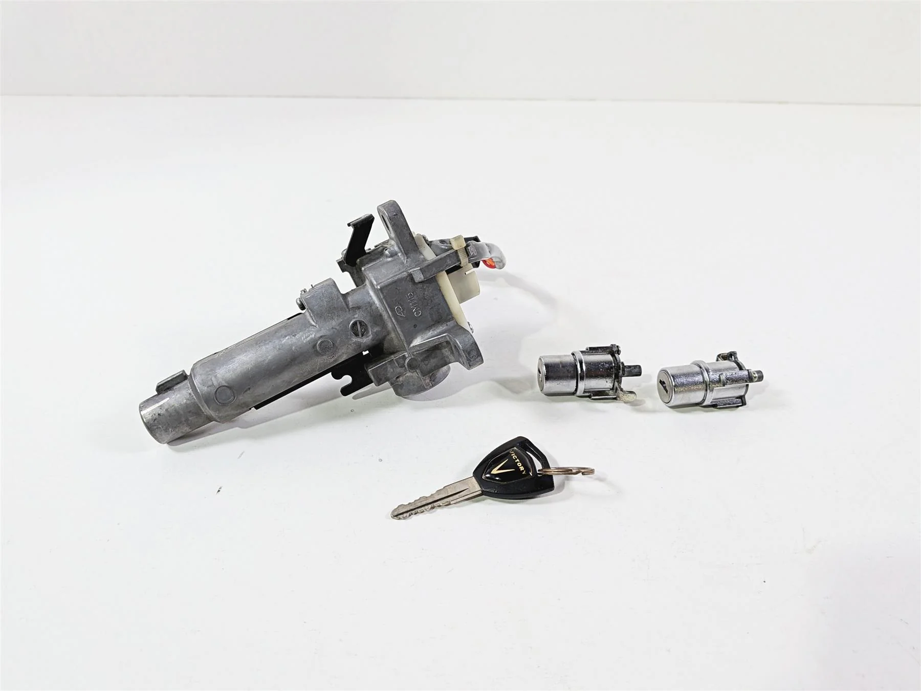 2013 Victory Vision Tour Ignition Switch Key Lock Set 1015982 - Image 7
