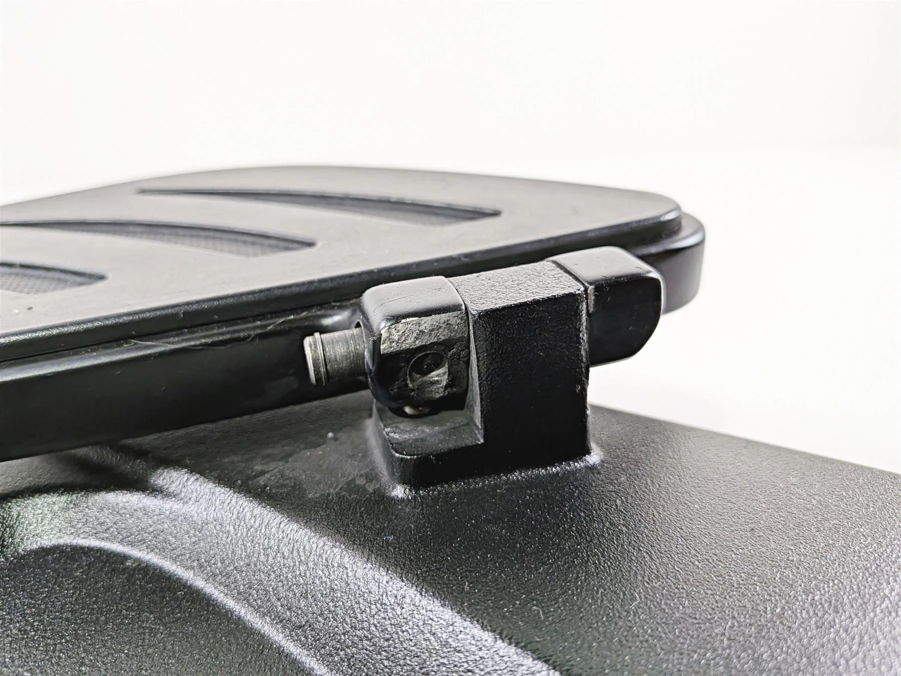 2013 Victory Vision Tour Left Rear Black Floorboard & Mount Crash Rail 5135905 - Image 10