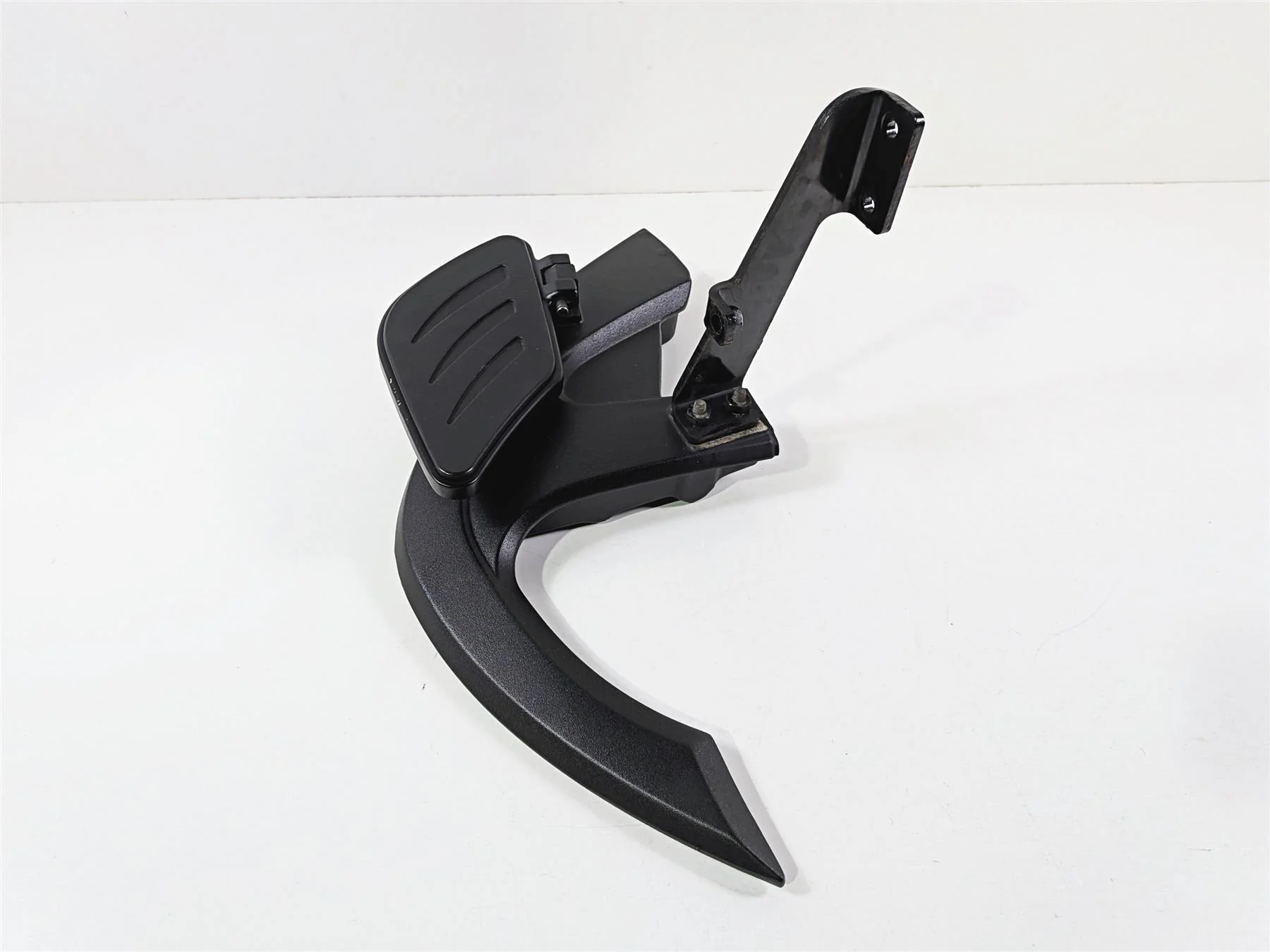 2013 Victory Vision Tour Left Rear Black Floorboard & Mount Crash Rail 5135905 - Image 12