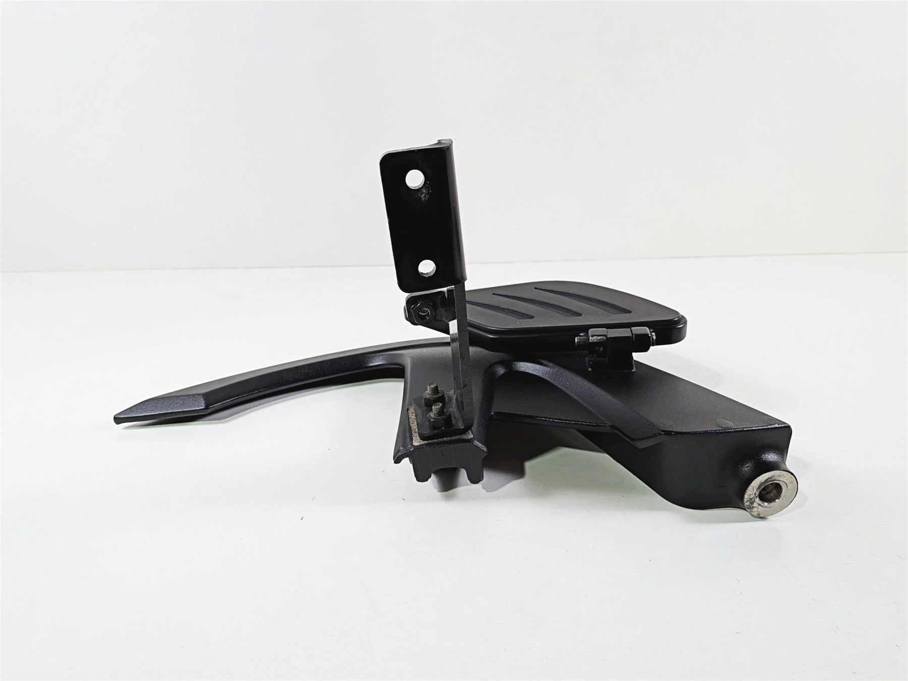 2013 Victory Vision Tour Left Rear Black Floorboard & Mount Crash Rail 5135905 - Image 4