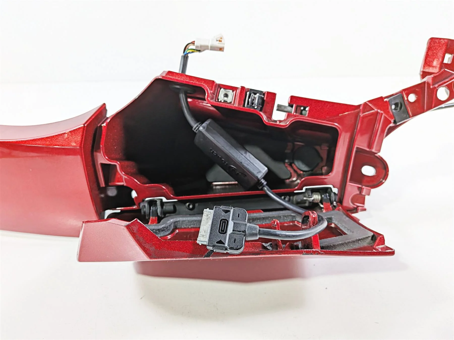 2013 Victory Vision Tour Left Red Storage Box Cover Fairing Set 5438102 - Image 15