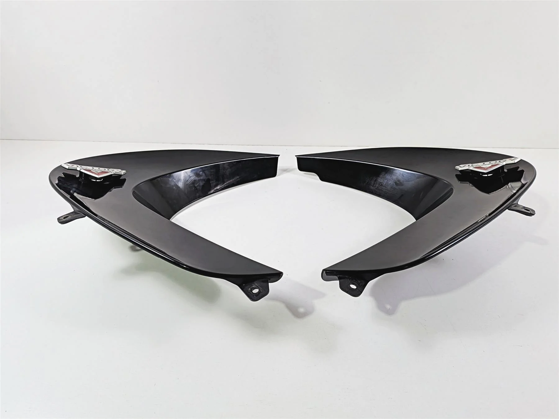 2013 Victory Vision Tour Left Right Inner Side Cover Fairing Set 5438772 5438773 - Image 2