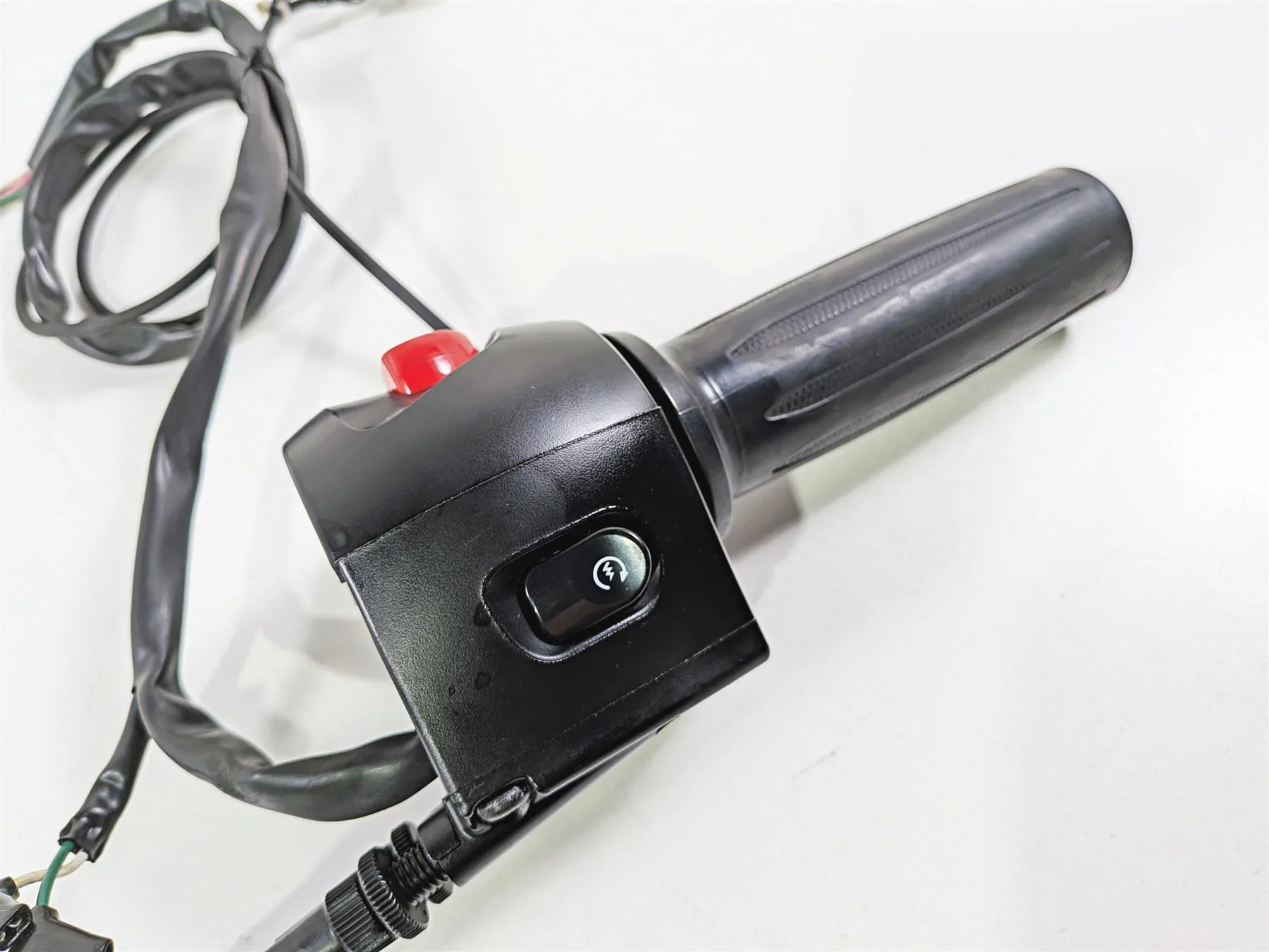 2013 Victory Vision Tour Right Hand Control Switch & Grip Heater 4011357 - Image 10