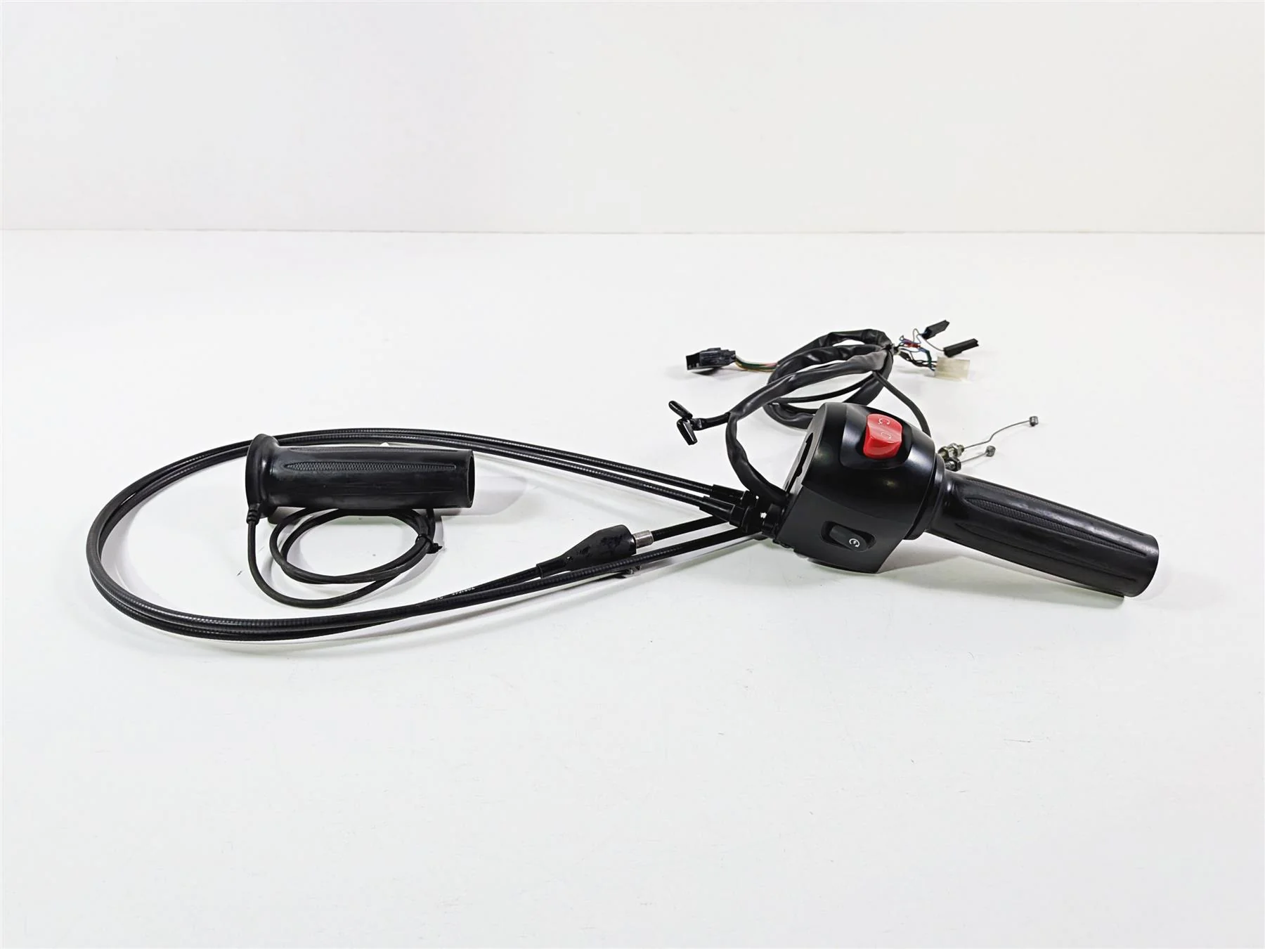 2013 Victory Vision Tour Right Hand Control Switch & Grip Heater 4011357 - Image 2