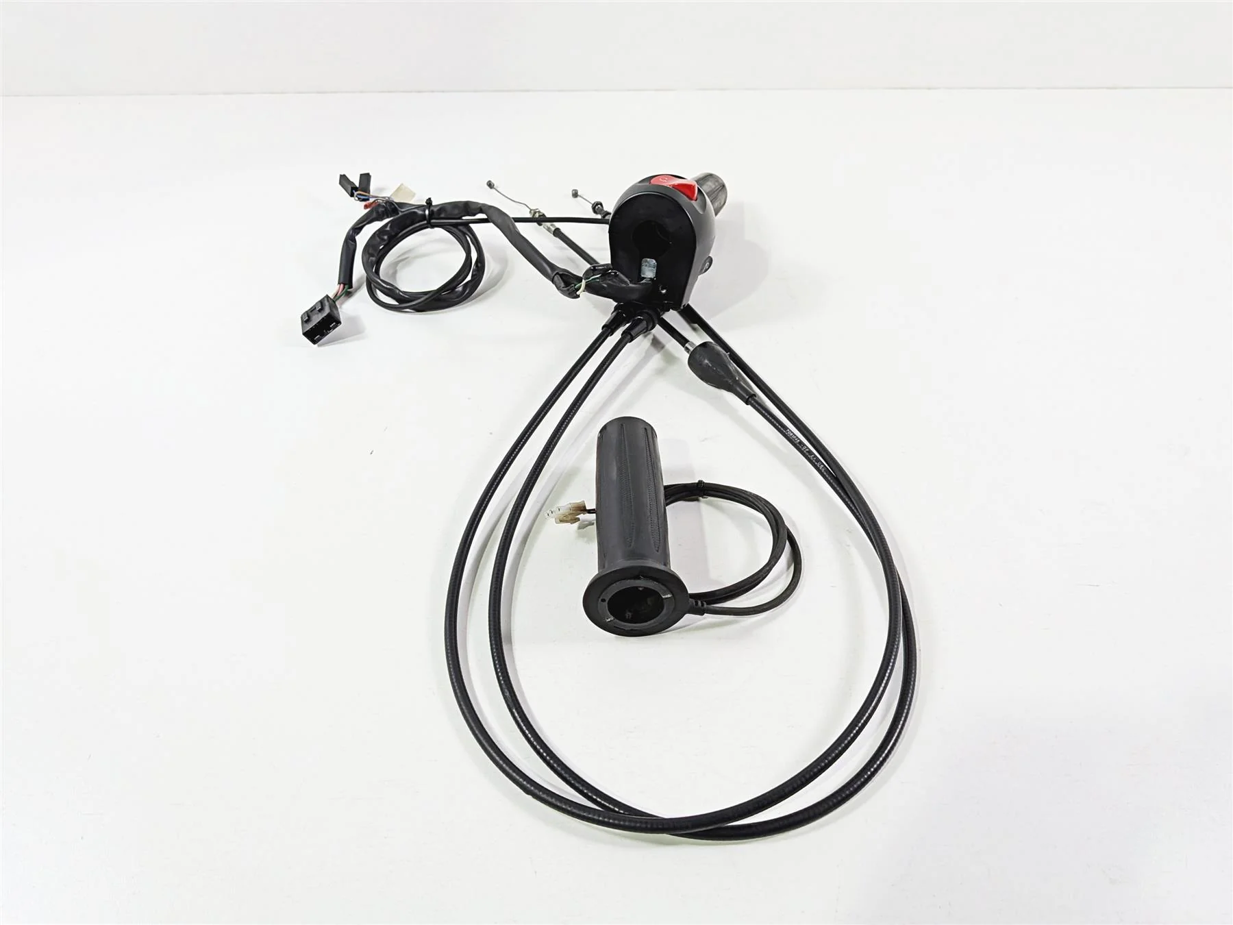 2013 Victory Vision Tour Right Hand Control Switch & Grip Heater 4011357 - Image 3