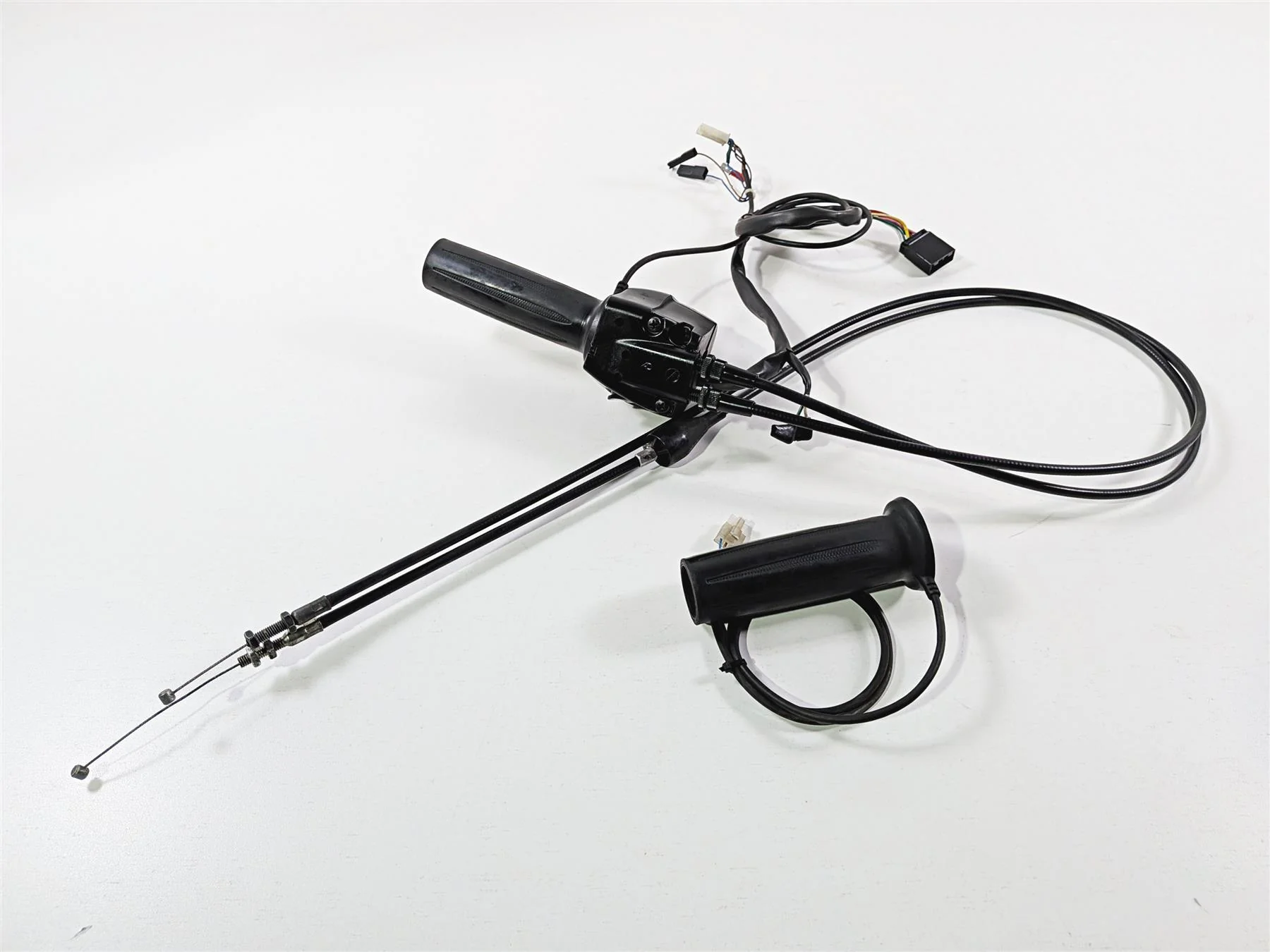 2013 Victory Vision Tour Right Hand Control Switch & Grip Heater 4011357 - Image 6