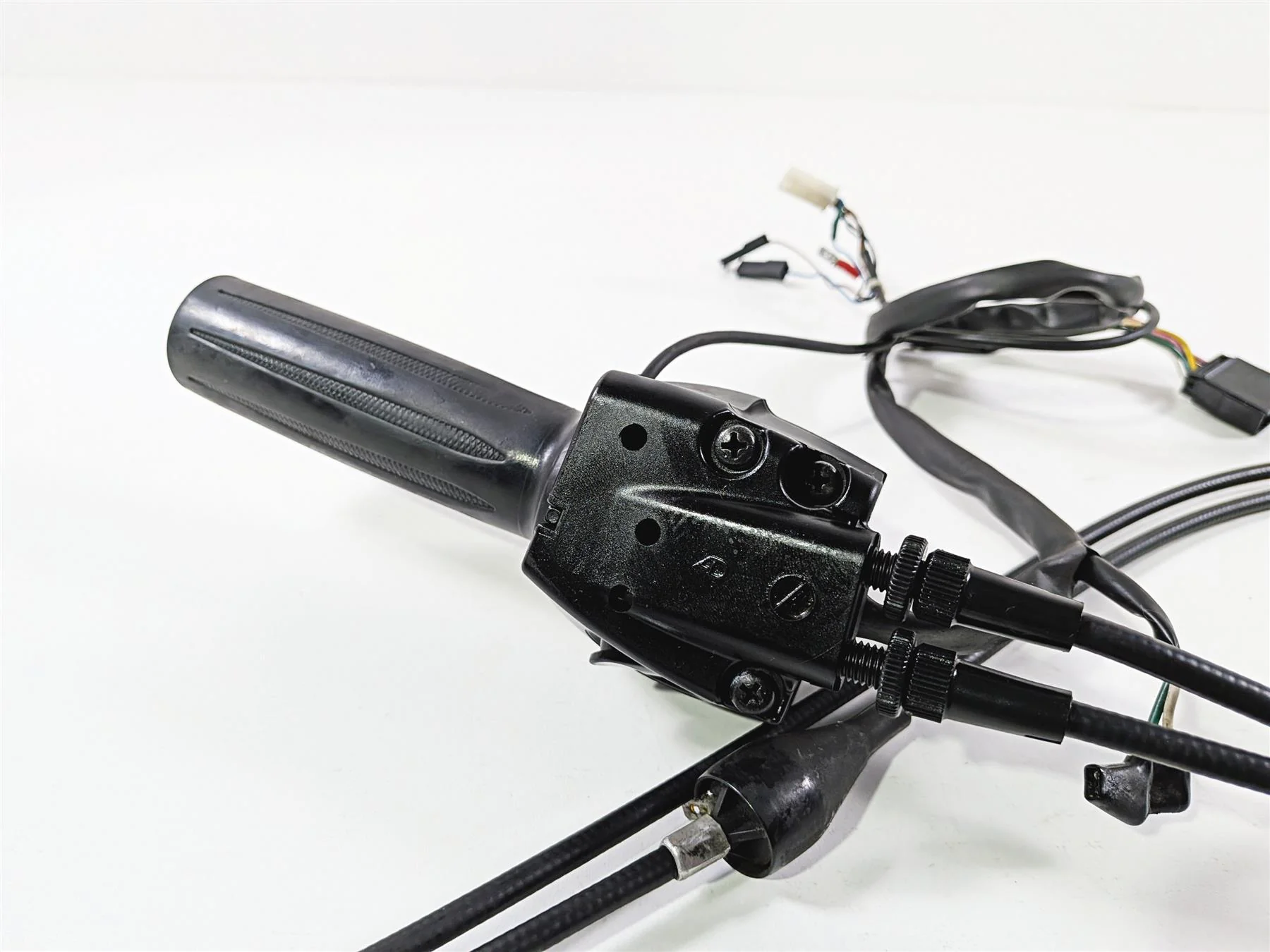 2013 Victory Vision Tour Right Hand Control Switch & Grip Heater 4011357 - Image 7