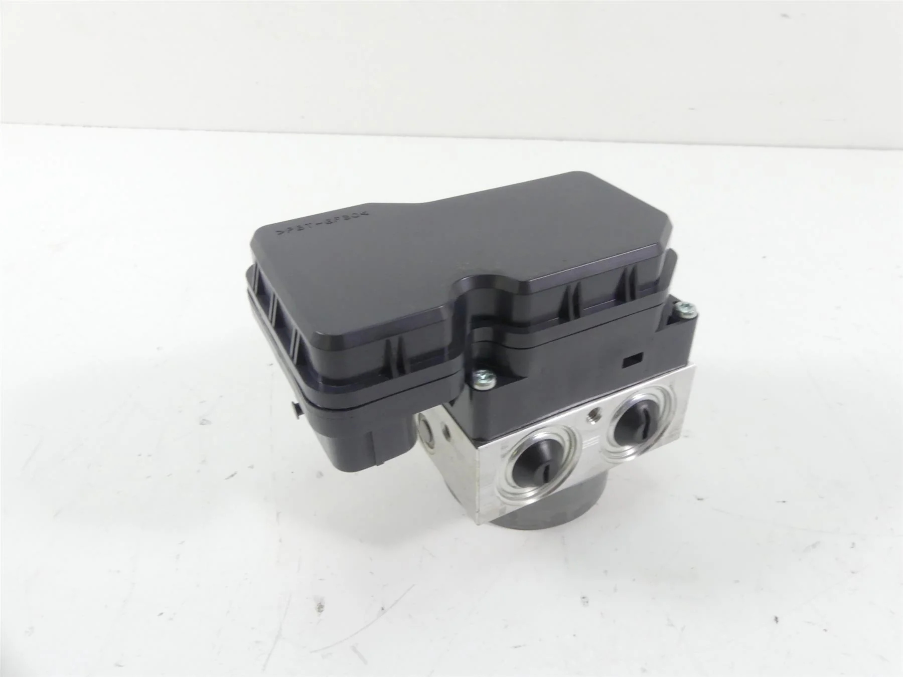 2013 Yamaha VMX17 V-Max 1700 Abs Brake Pump Pressure Module 2S3-85930-10-00 - Image 2