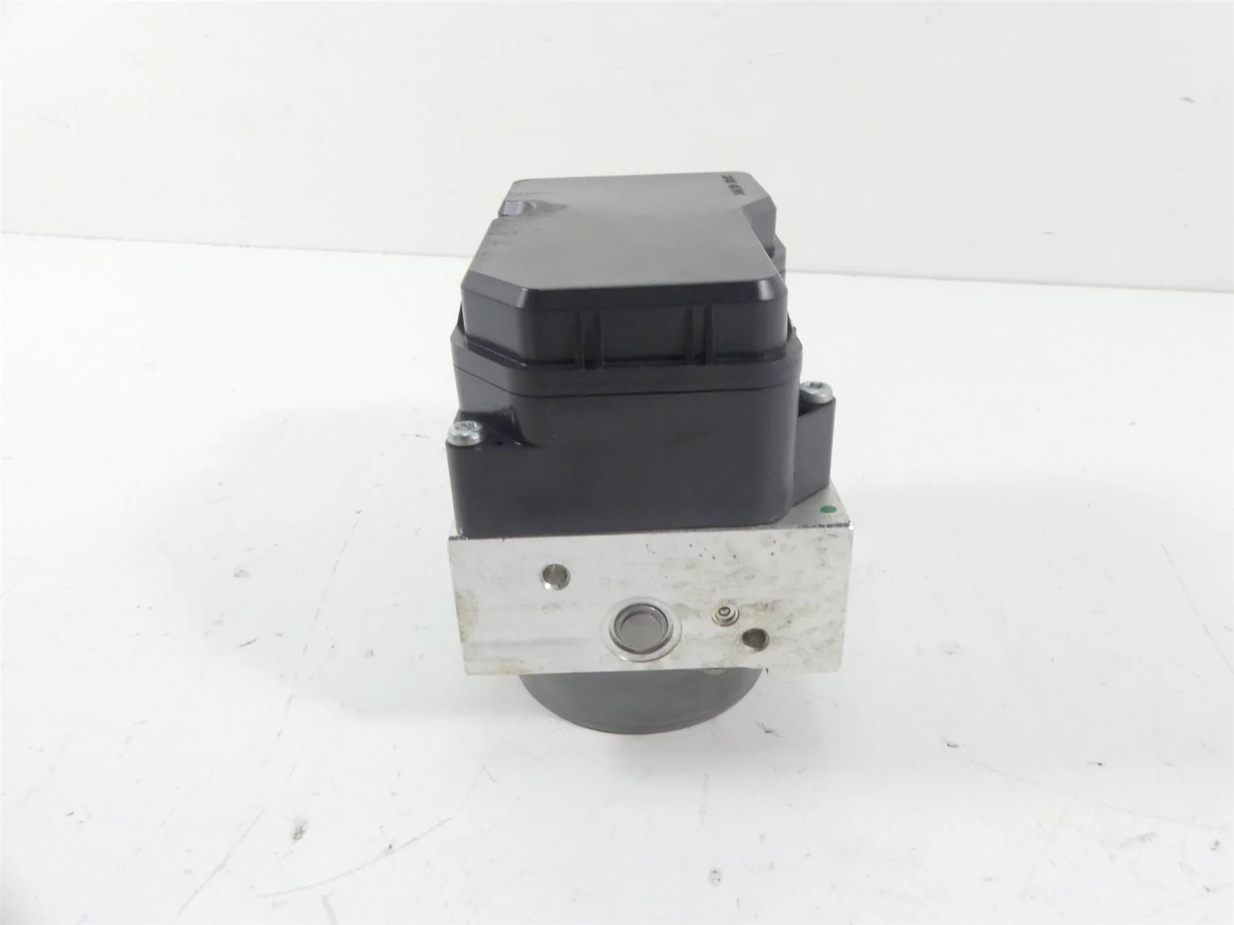 2013 Yamaha VMX17 V-Max 1700 Abs Brake Pump Pressure Module 2S3-85930-10-00 - Image 3