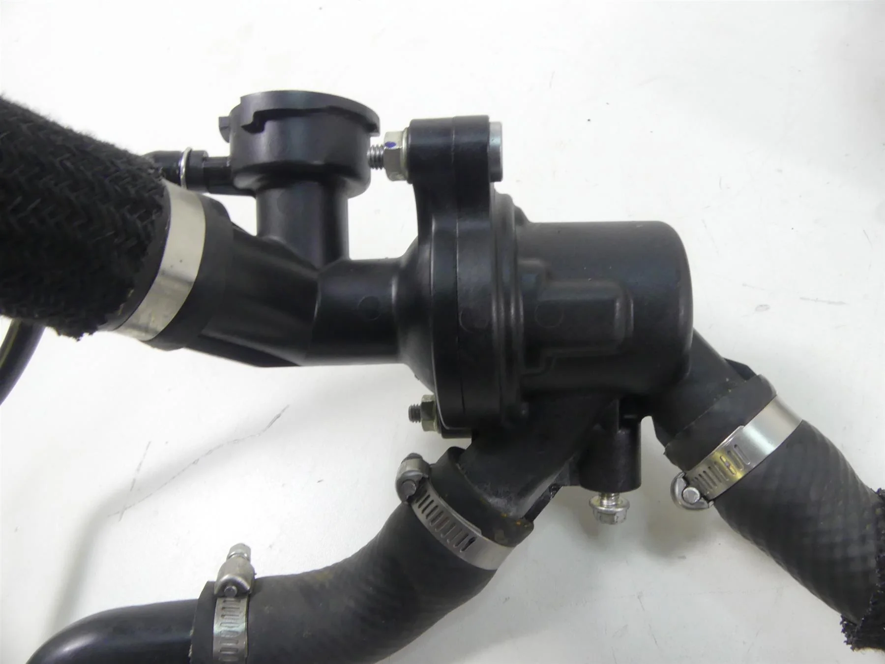 2013 Yamaha VMX17 V-Max 1700 Radiator Cooler Reservoir Hose Set 2S3-21871-00-00 - Image 9