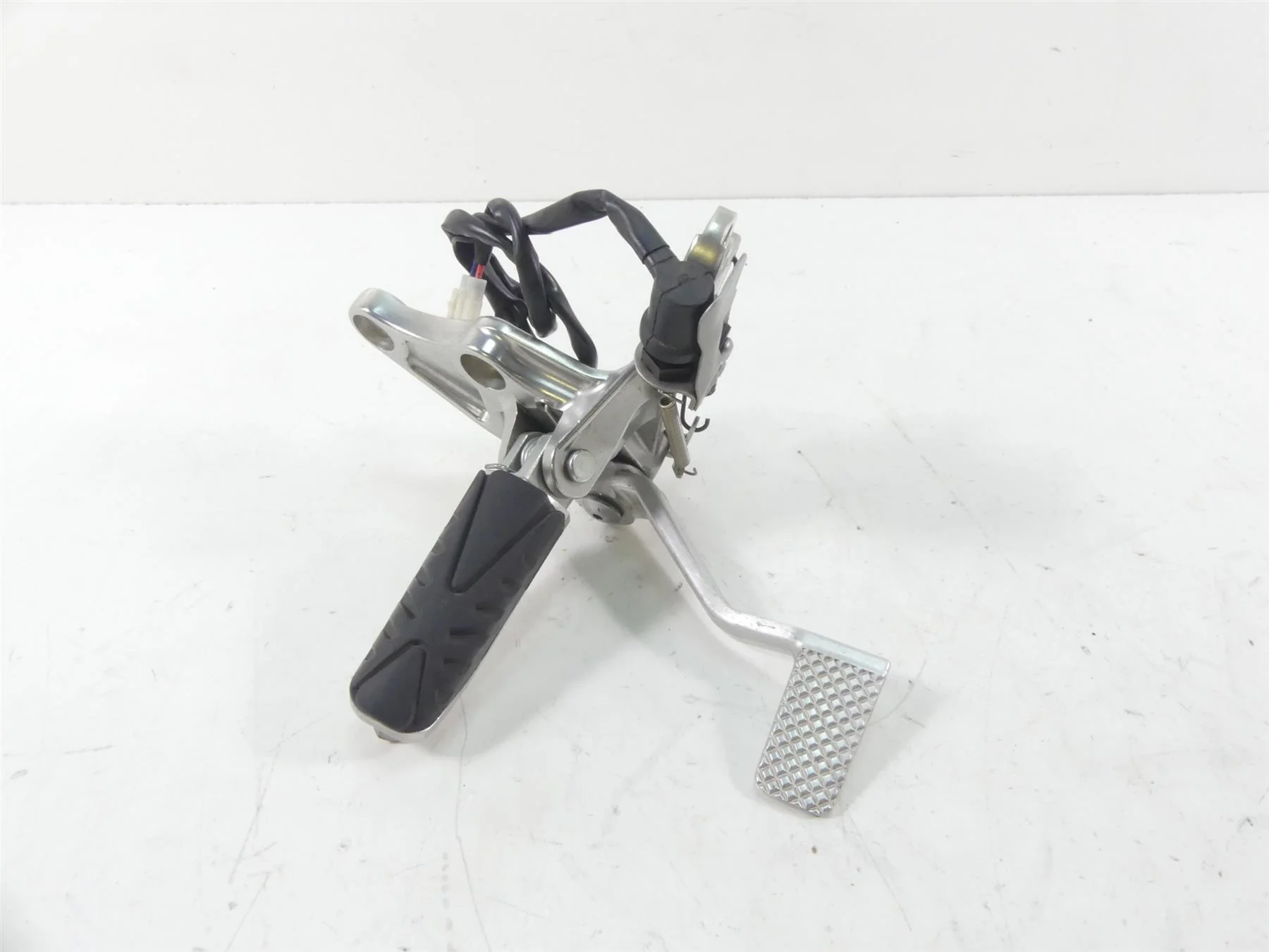 2013 Yamaha VMX17 V-Max 1700 Right Foot Peg + Brake Pedal Set 2S3-27443-00-00