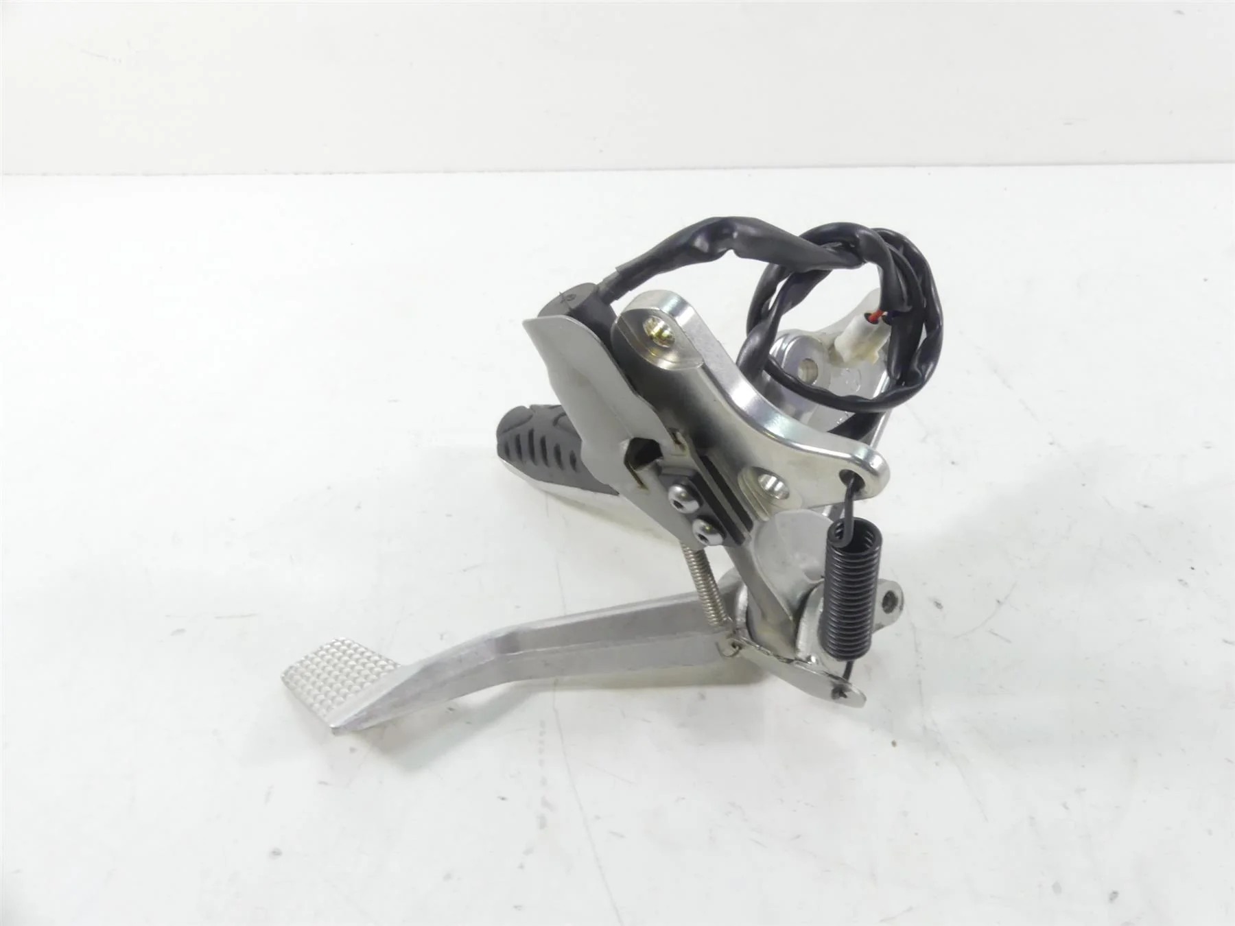2013 Yamaha VMX17 V-Max 1700 Right Foot Peg + Brake Pedal Set 2S3-27443-00-00 - Image 2