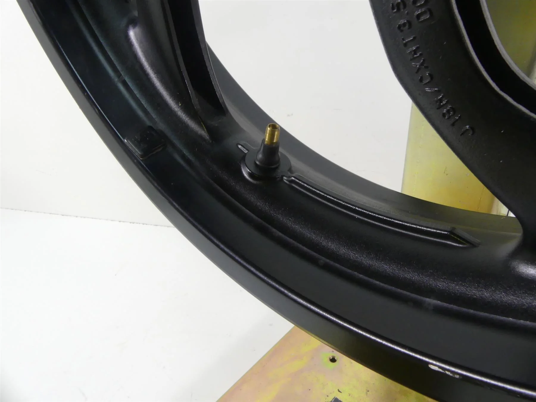 2013 Yamaha VMX17 V-Max 1700 Straight Front Wheel Rim 18x3.5 2S3-25168-00-98 - Image 6
