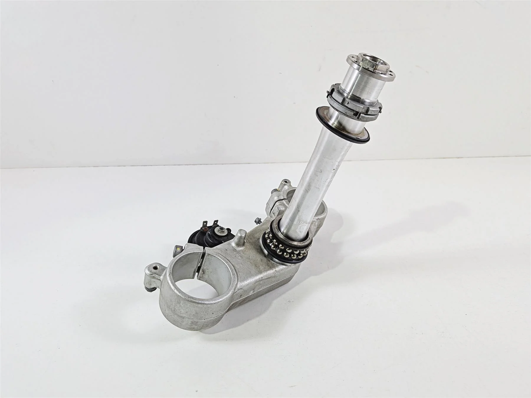 2014 Aprilia RSV4 RR Factory Lower Triple Tree Steering Clamp Ohlins 890848 - Image 10