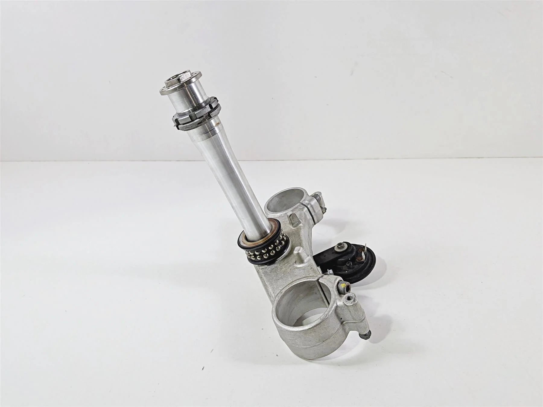 2014 Aprilia RSV4 RR Factory Lower Triple Tree Steering Clamp Ohlins 890848 - Image 2