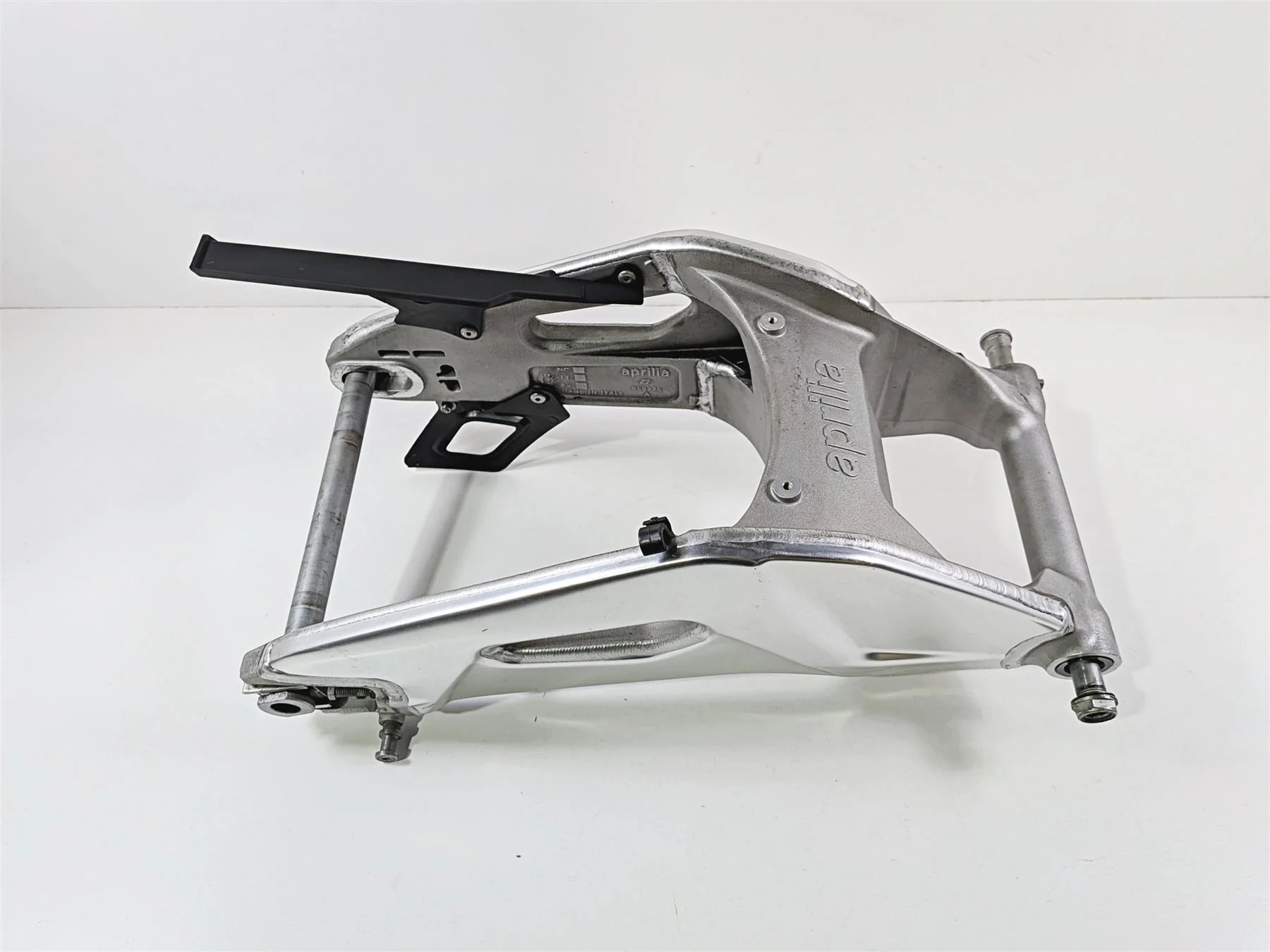 2014 Aprilia RSV4 RR Factory Rear Swing Arm Swingarm & Axle Set 858770 - Image 14