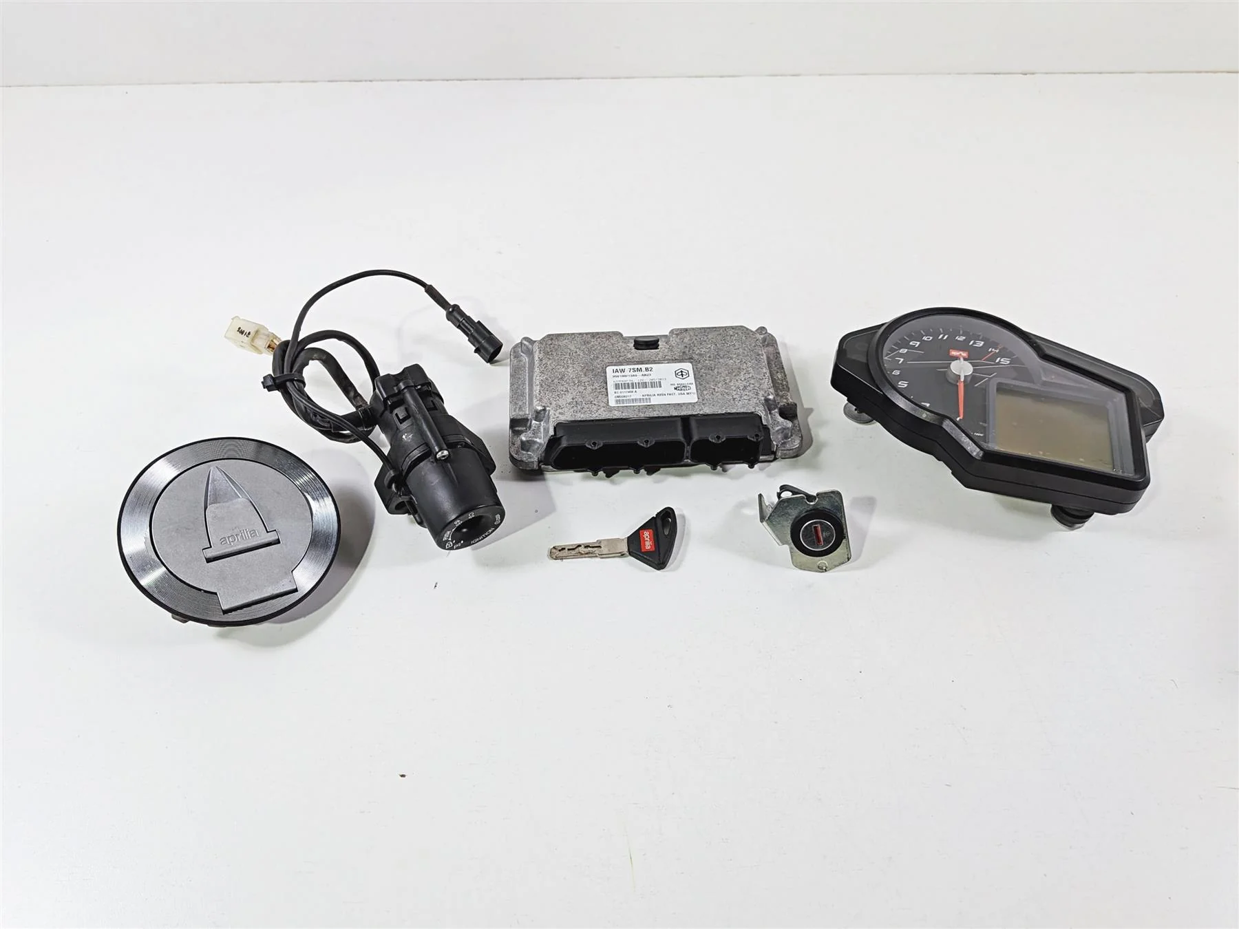 2014 Aprilia RSV4 RR Factory Speedo Ignition Switch Key Cdi Set 14K CM228217 - Image 3