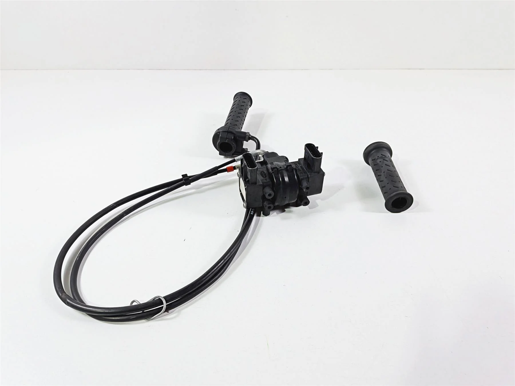 2014 Aprilia RSV4 RR Factory Throttle & Acceleration Position Sensor B044414 - Image 2