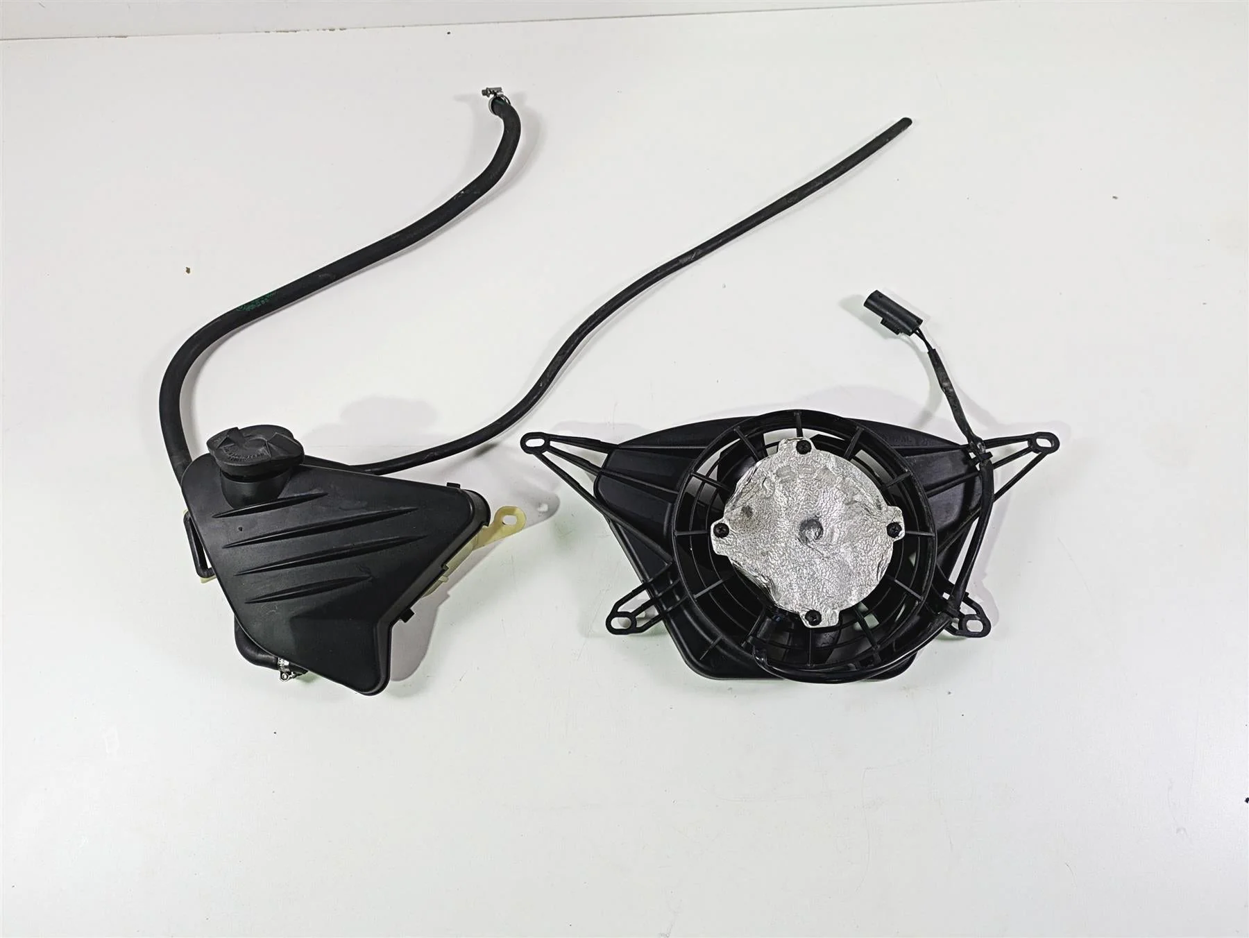 2014 BMW K1300S K40 Coolant Fan And Bottle That Mounts To Radiator 17117699517 - Image 3