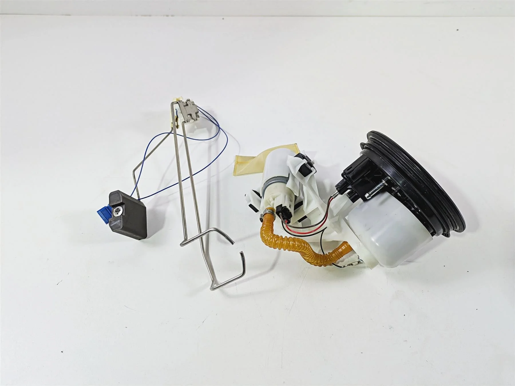 2014 BMW K1300S K40 Fuel Gas Petrol Pump & Level Sending Unit 16137656904