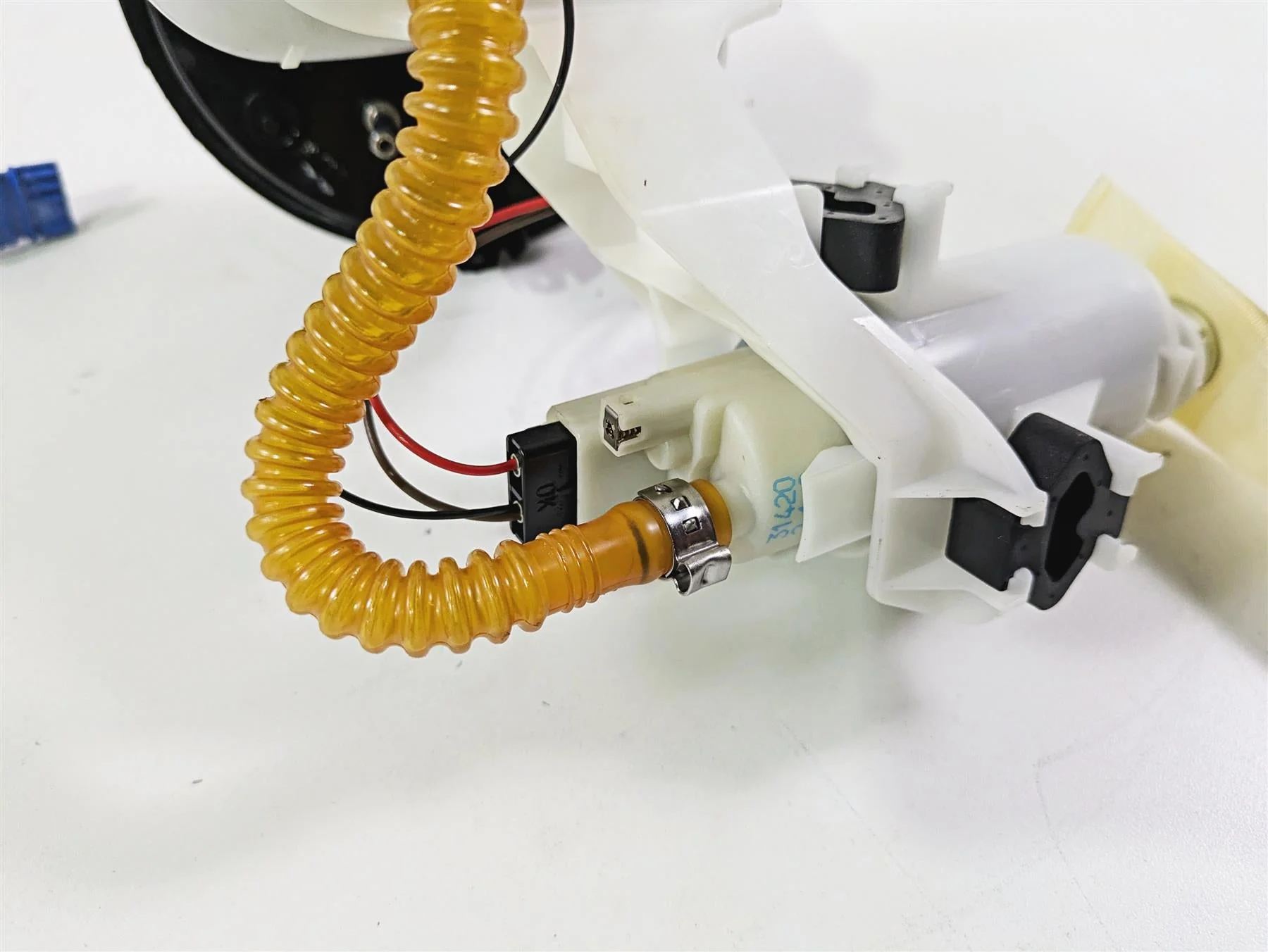2014 BMW K1300S K40 Fuel Gas Petrol Pump & Level Sending Unit 16137656904 - Image 12
