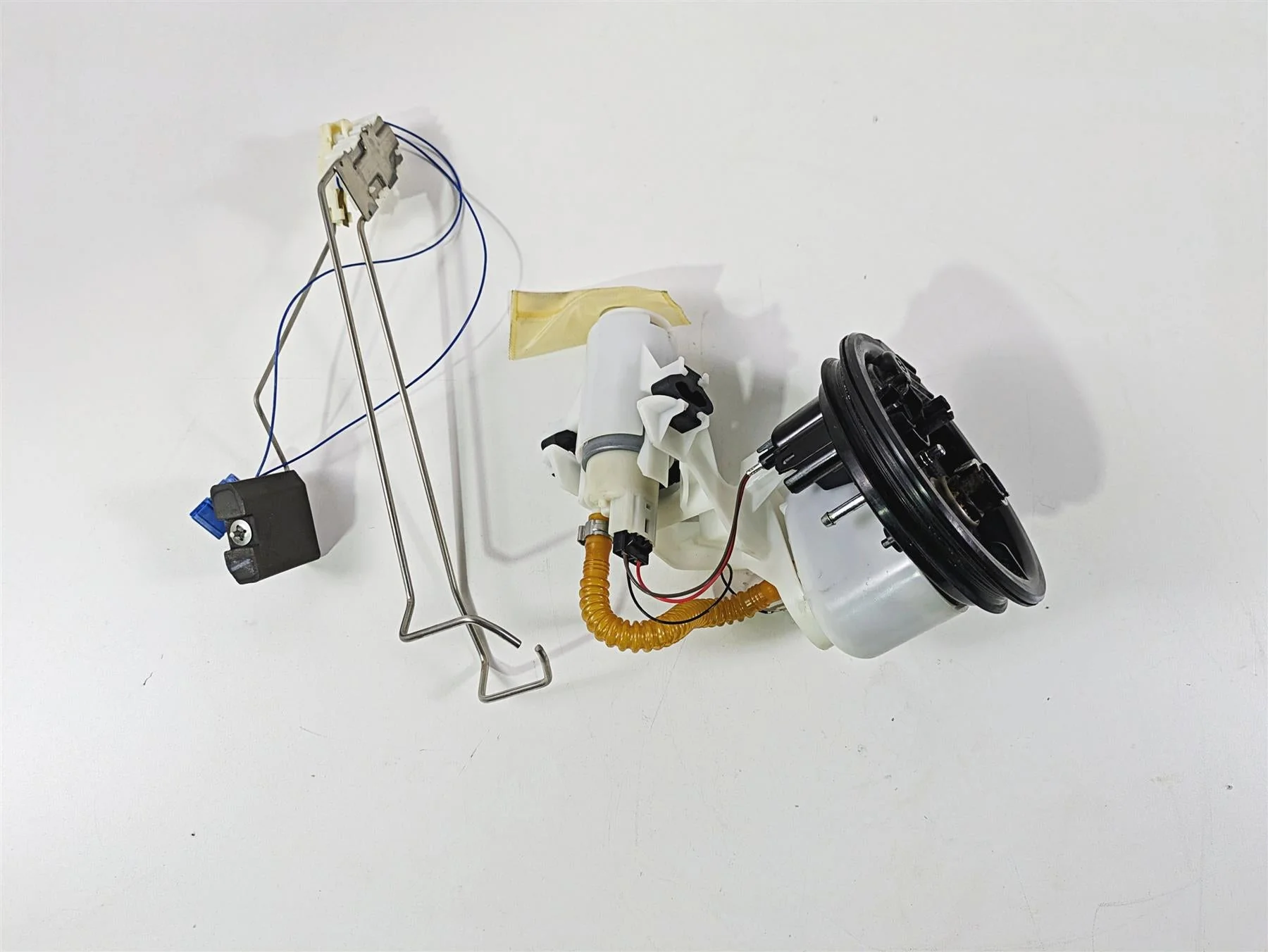 2014 BMW K1300S K40 Fuel Gas Petrol Pump & Level Sending Unit 16137656904 - Image 4