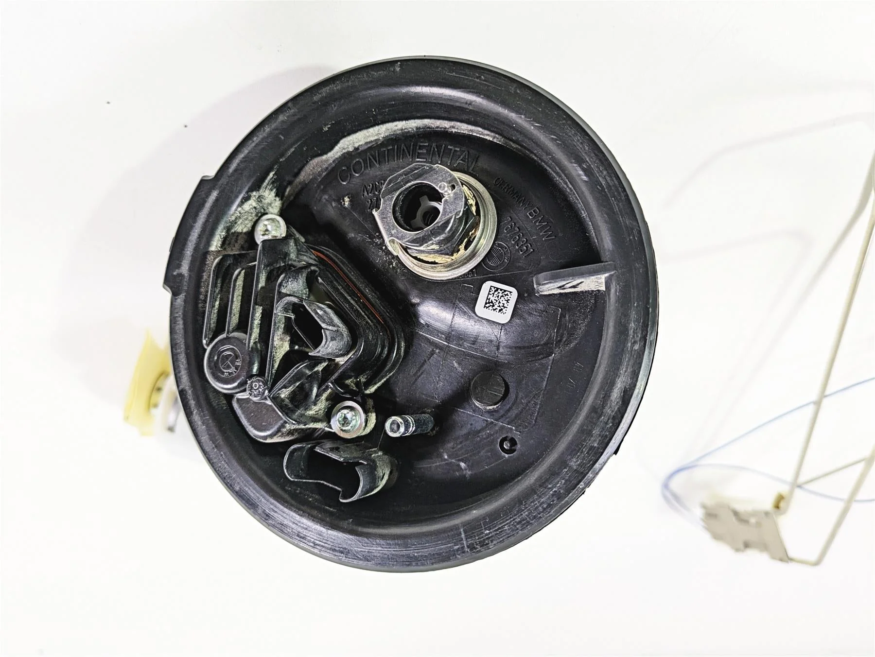 2014 BMW K1300S K40 Fuel Gas Petrol Pump & Level Sending Unit 16137656904 - Image 8