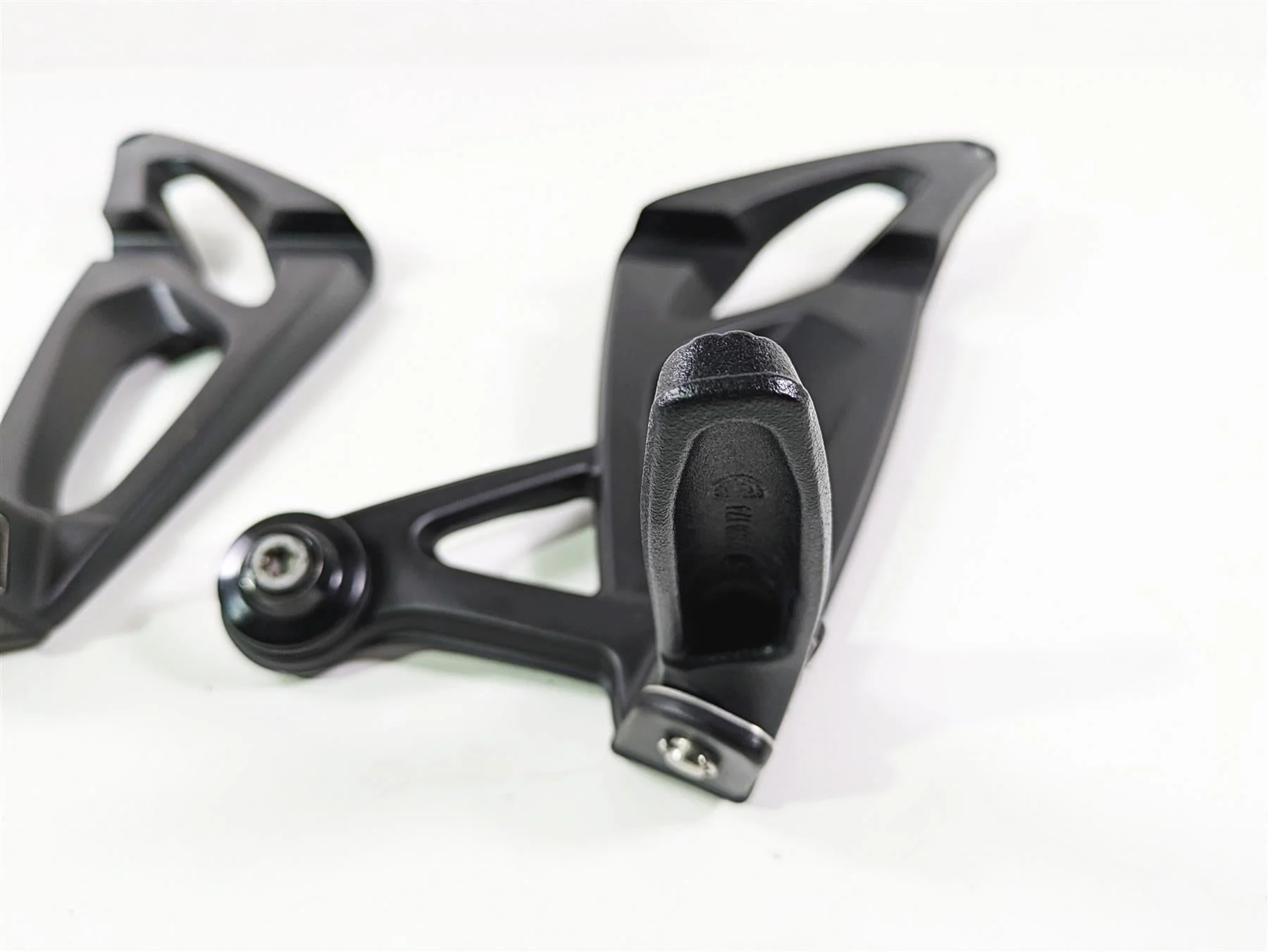 2014 BMW K1300S K40 Passenger Footpeg Foot Peg Set 46717715783 46717715784 - Image 6