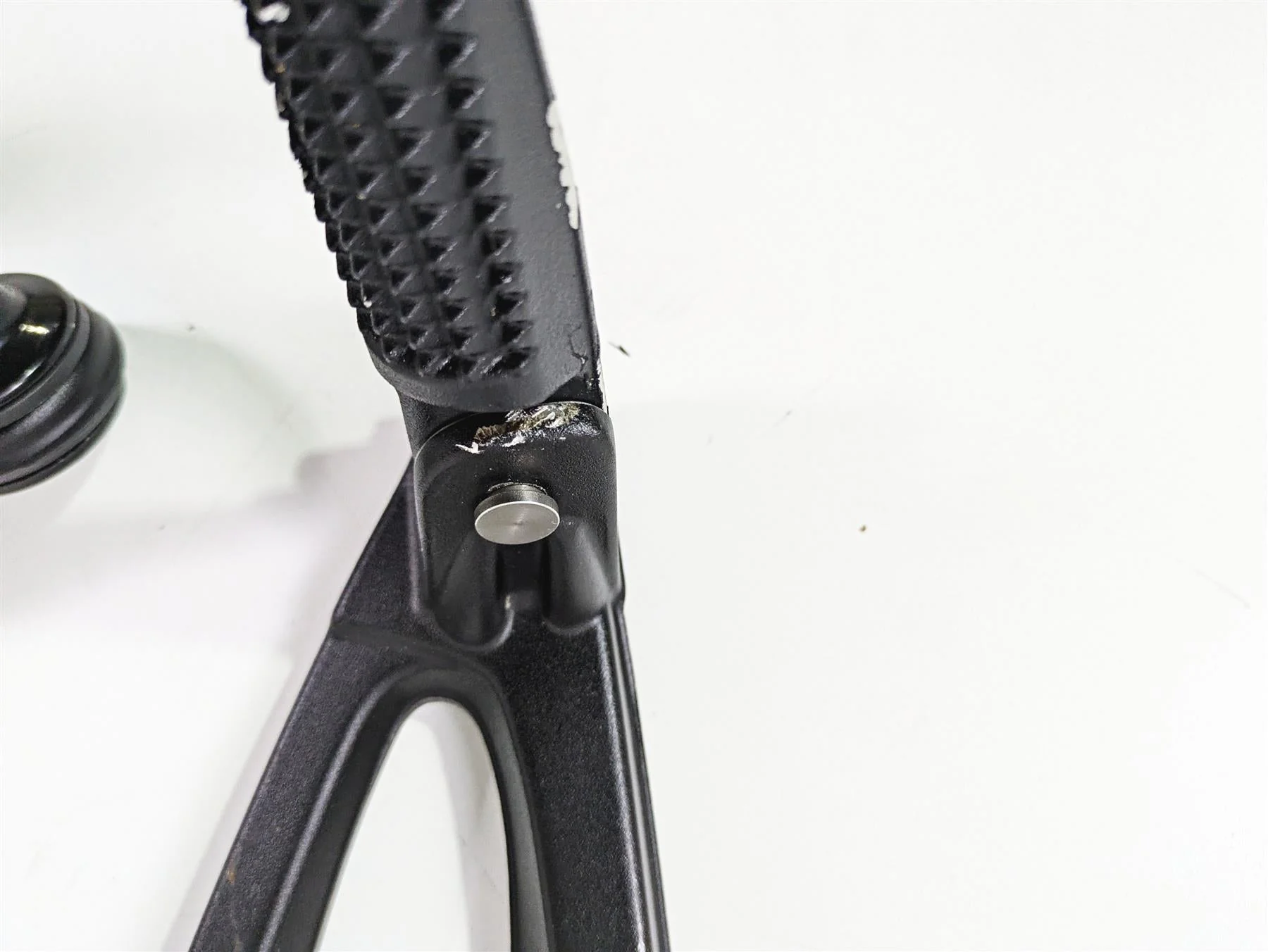 2014 BMW K1300S K40 Passenger Footpeg Foot Peg Set 46717715783 46717715784 - Image 7