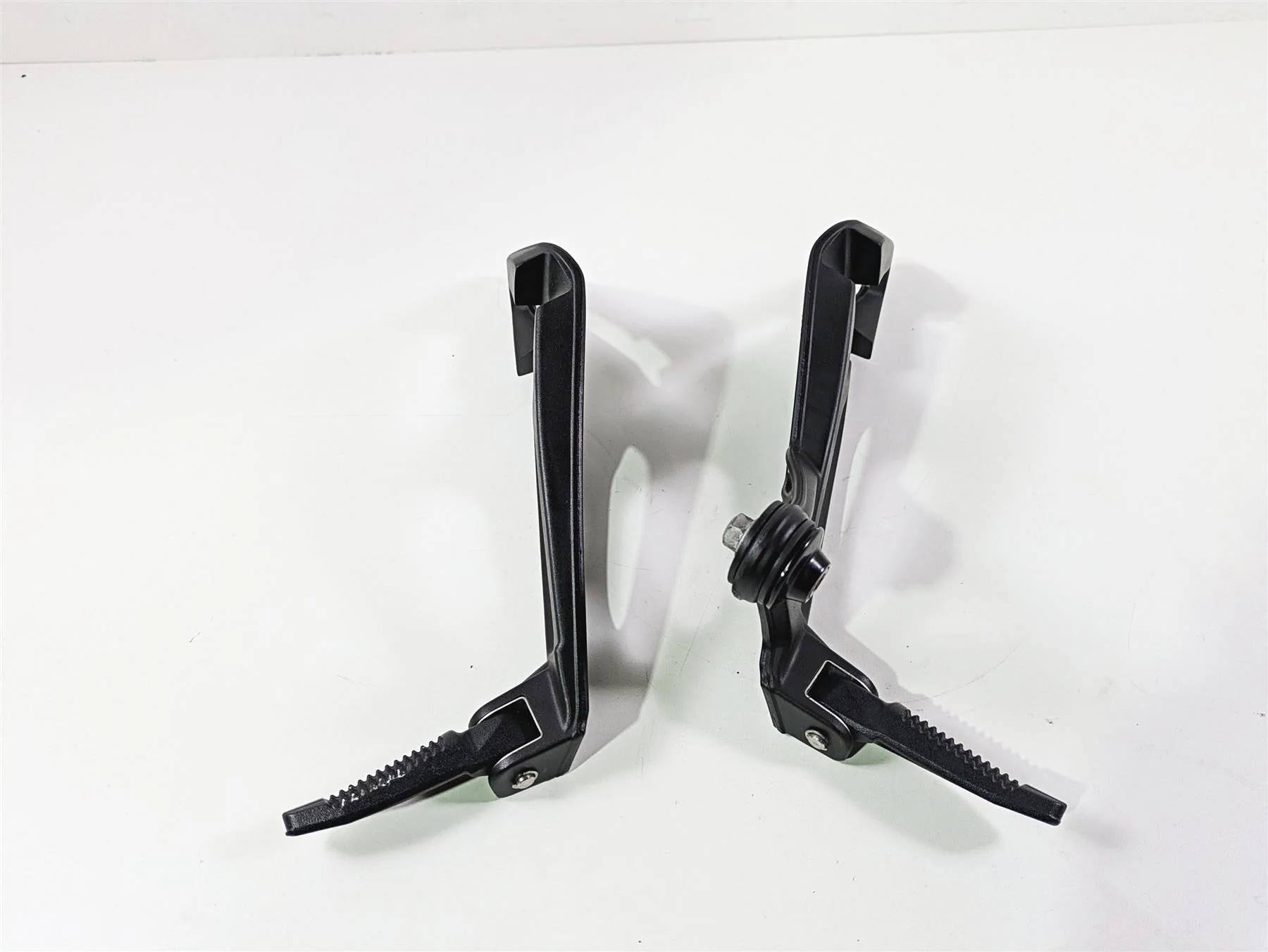 2014 BMW K1300S K40 Passenger Footpeg Foot Peg Set 46717715783 46717715784 - Image 8