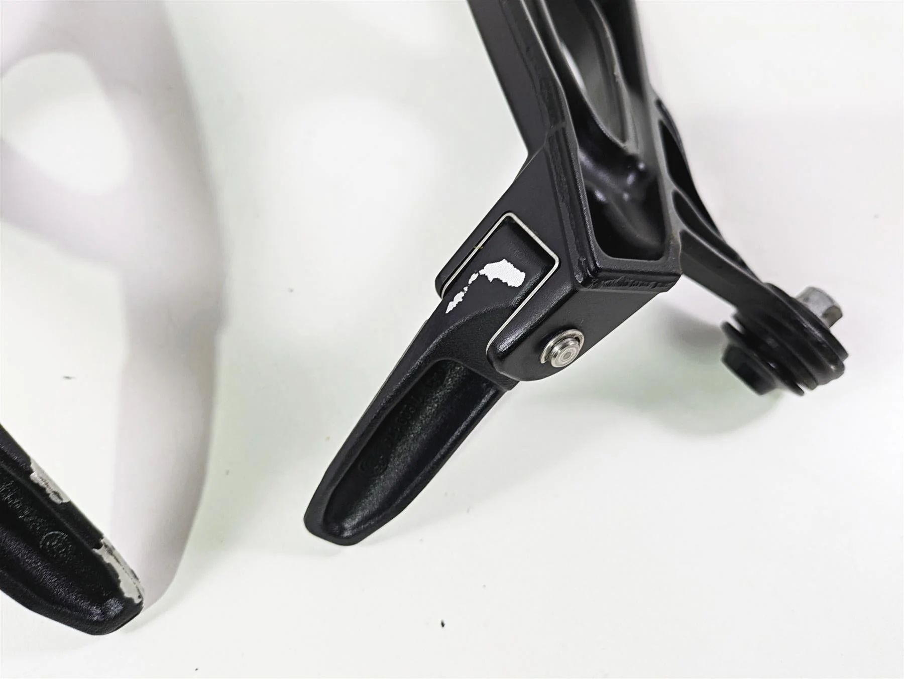 2014 BMW K1300S K40 Passenger Footpeg Foot Peg Set 46717715783 46717715784 - Image 9
