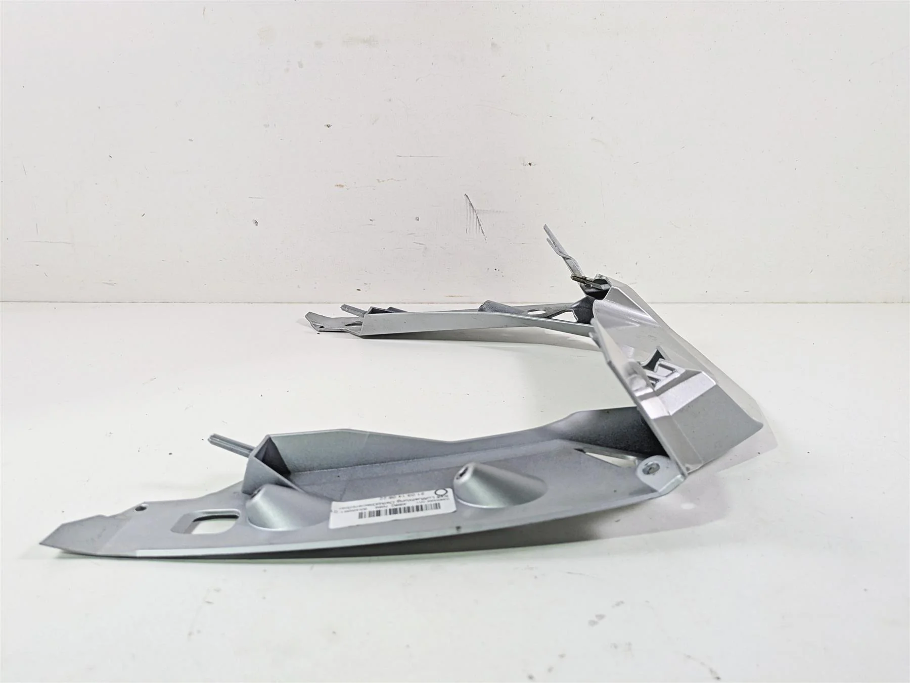 2014 BMW K1600 GTL  K48 Front Blinker Mount Fairing 46637710445 - Image 5
