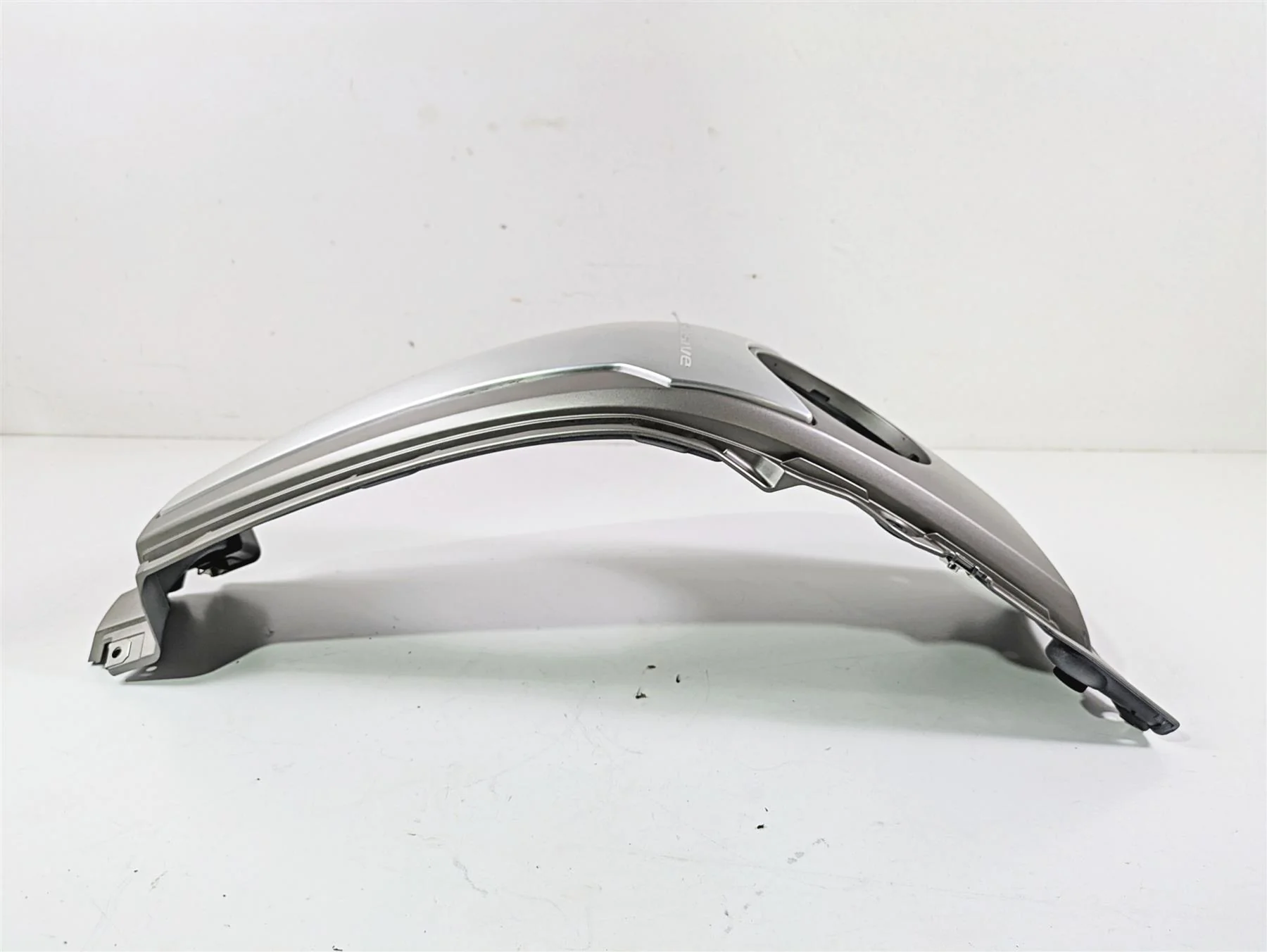 2014 BMW K1600 GTL  K48 Fuel Tank Center Fairing Cover Cowl 46638536859 - Image 4