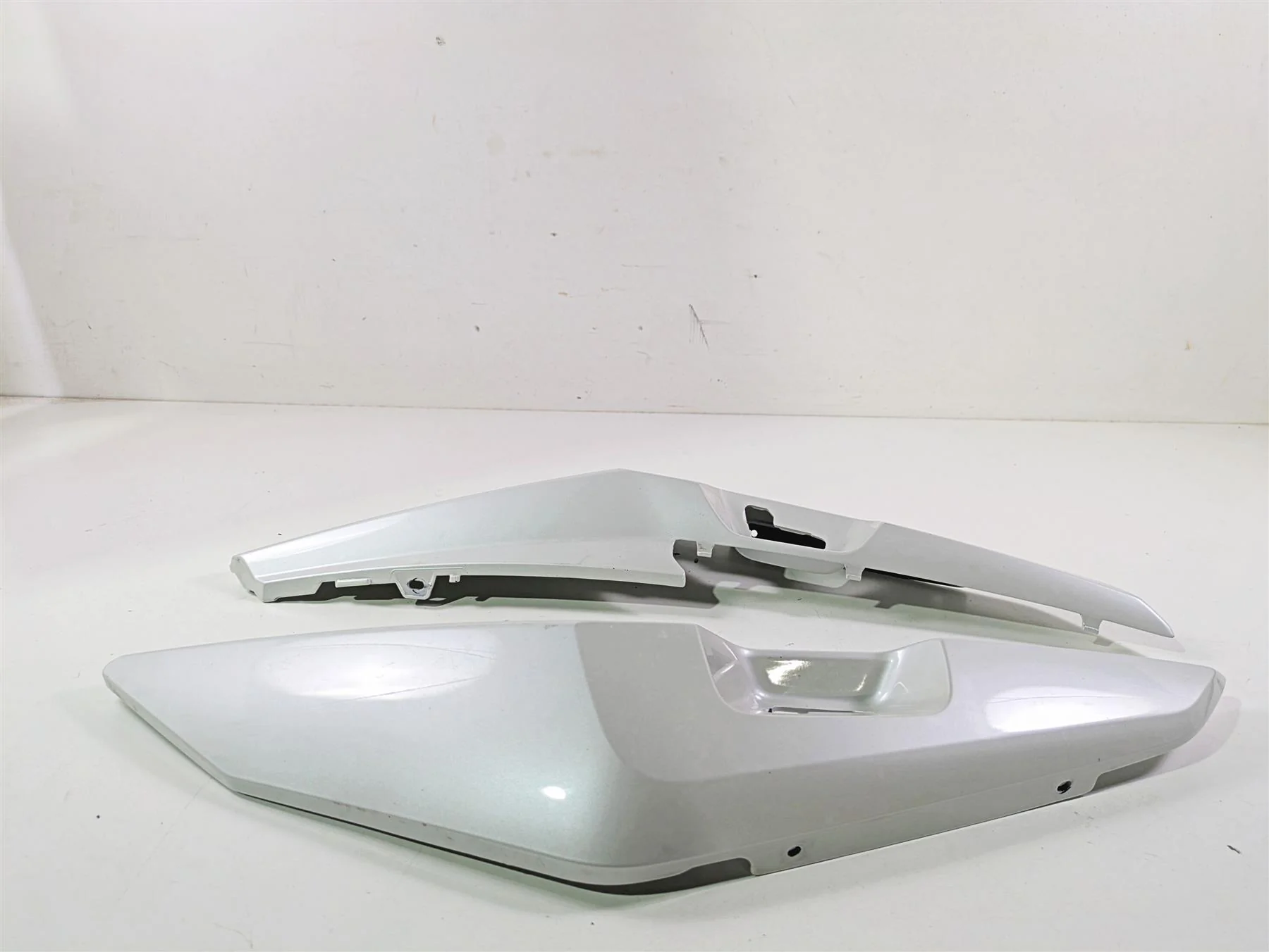 2014 BMW K1600 GTL  K48 Rear Tail Fairing Cover Cowl Set 46627709505 - Image 2