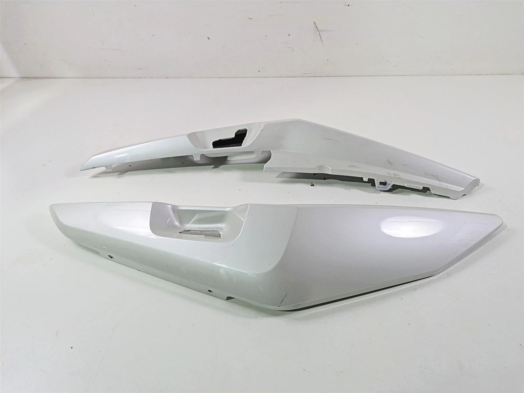 2014 BMW K1600 GTL  K48 Rear Tail Fairing Cover Cowl Set 46627709505 - Image 4
