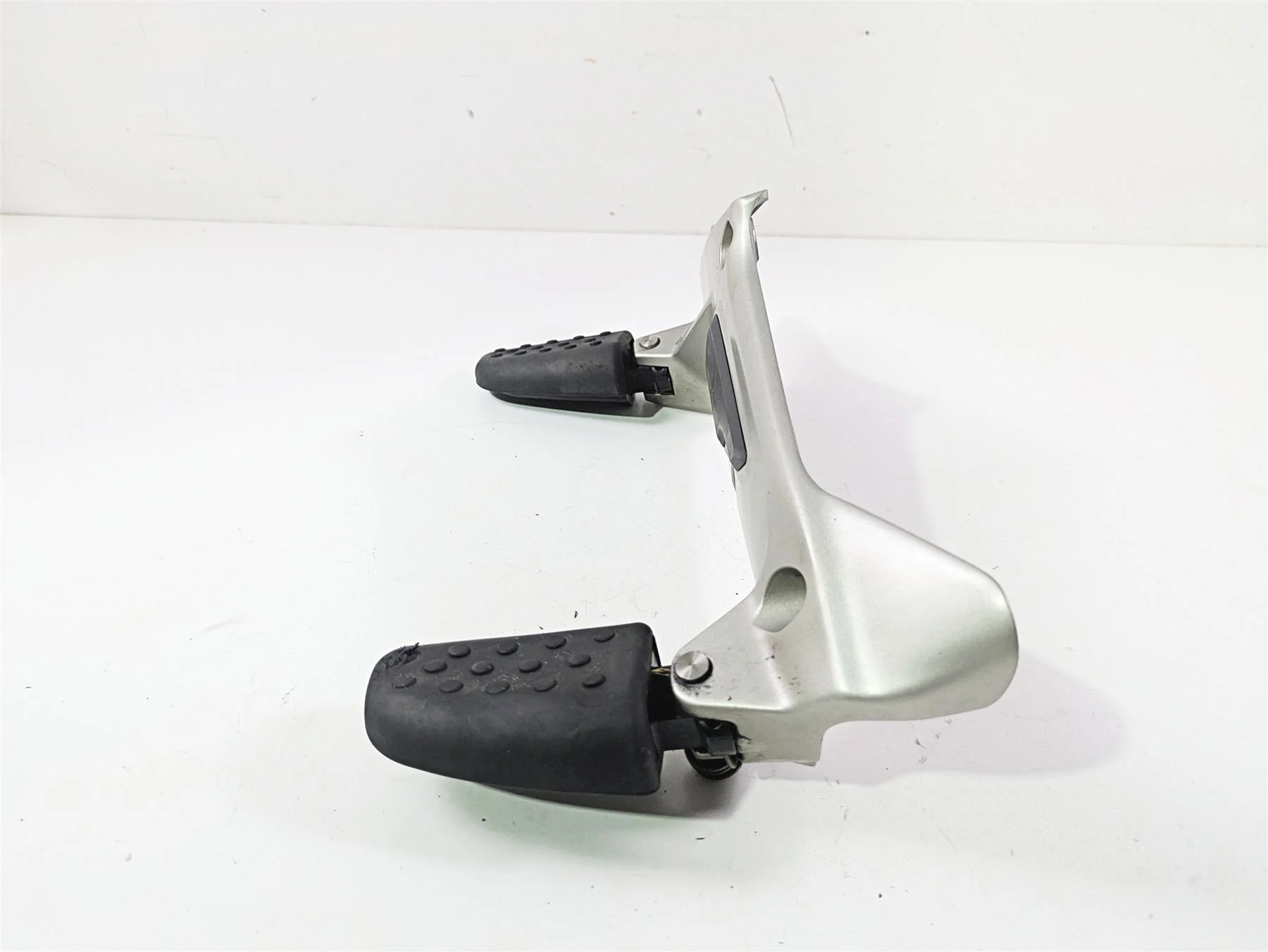 2014 BMW K1600 GTL  K48 Right Footpeg Peg Mount Set 46718549080 46717728224 - Image 2