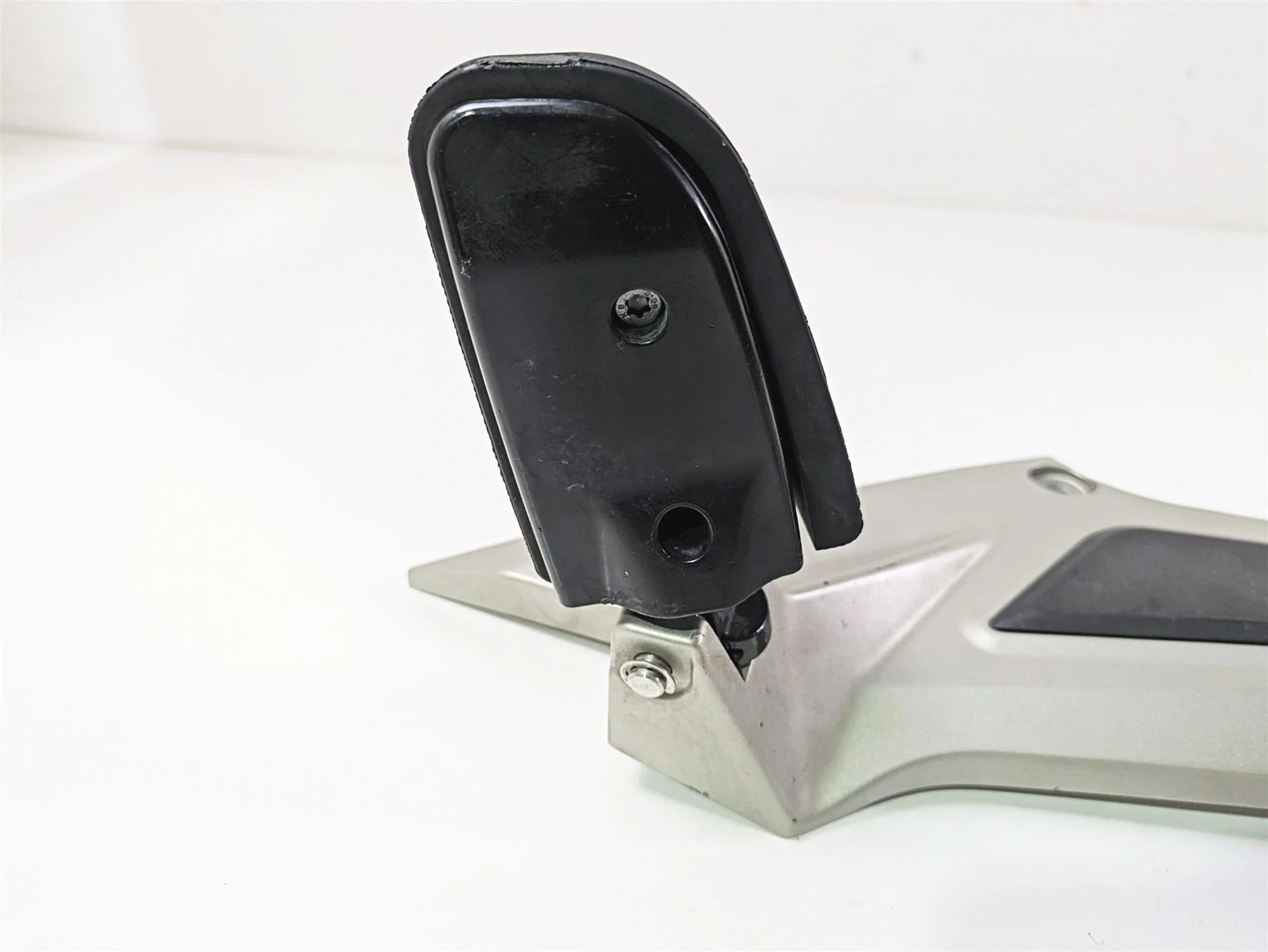 2014 BMW K1600 GTL  K48 Right Footpeg Peg Mount Set 46718549080 46717728224 - Image 7