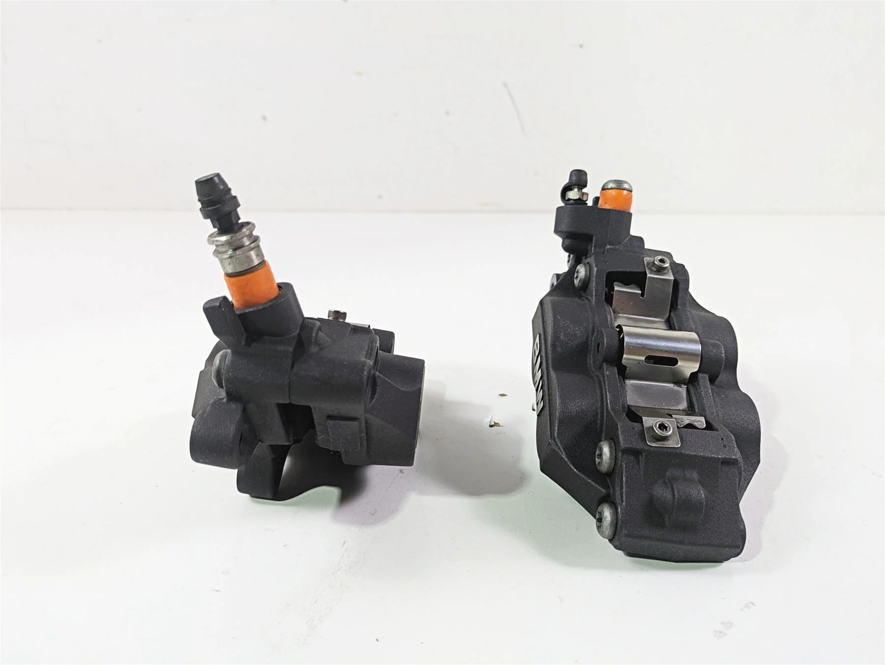 2014 BMW K1600 GTL K48 Tokico Front Brake Caliper Set 34117726766 34117728943 - Image 2
