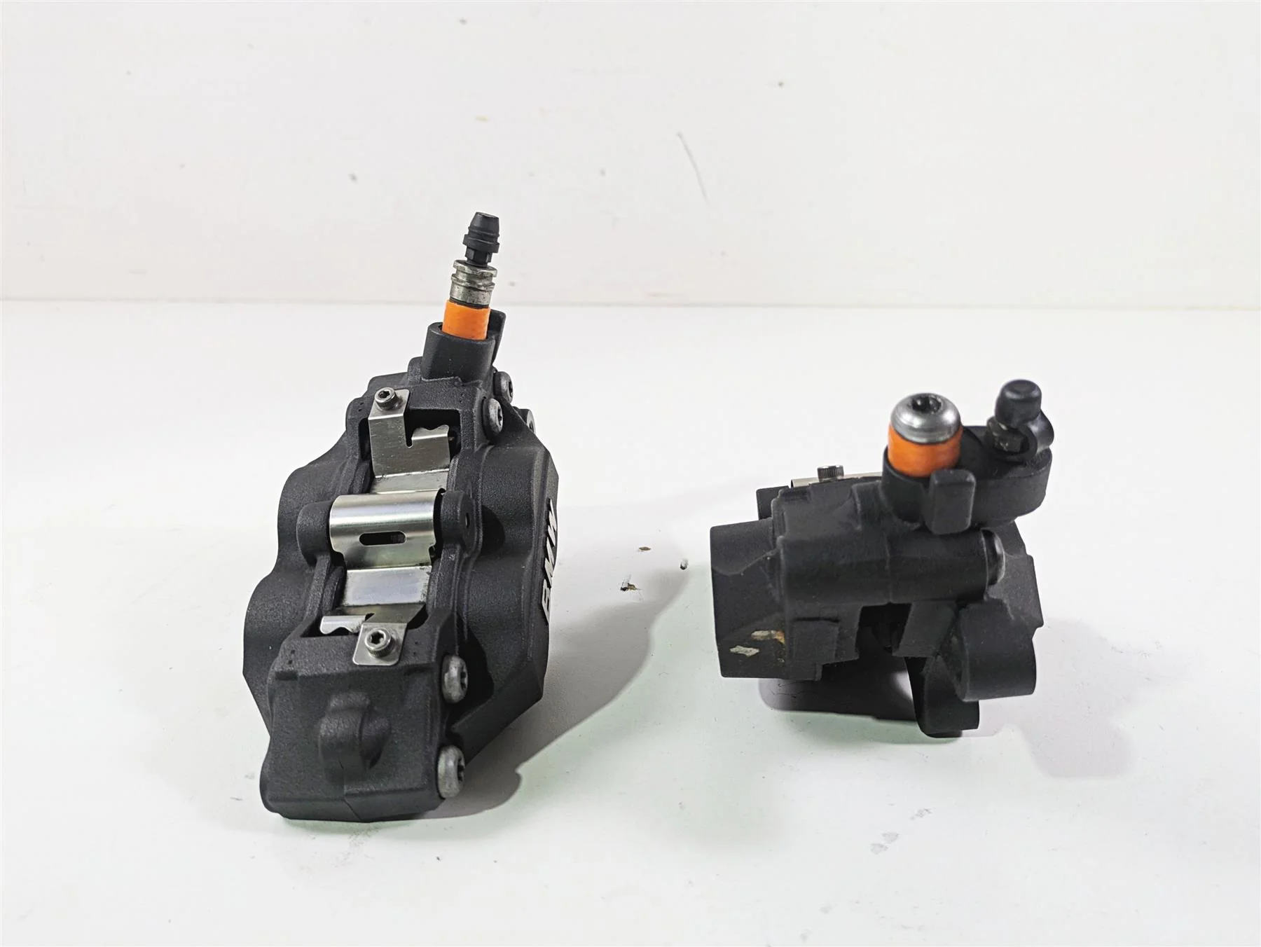 2014 BMW K1600 GTL K48 Tokico Front Brake Caliper Set 34117726766 34117728943 - Image 4