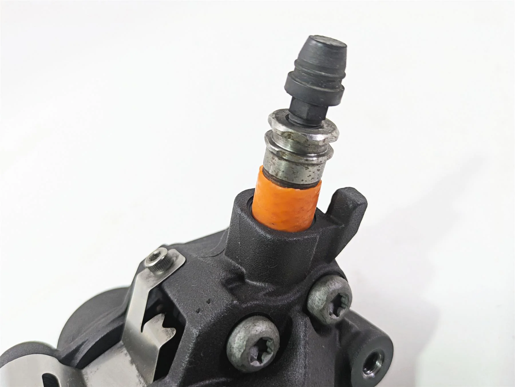 2014 BMW K1600 GTL K48 Tokico Front Brake Caliper Set 34117726766 34117728943 - Image 8