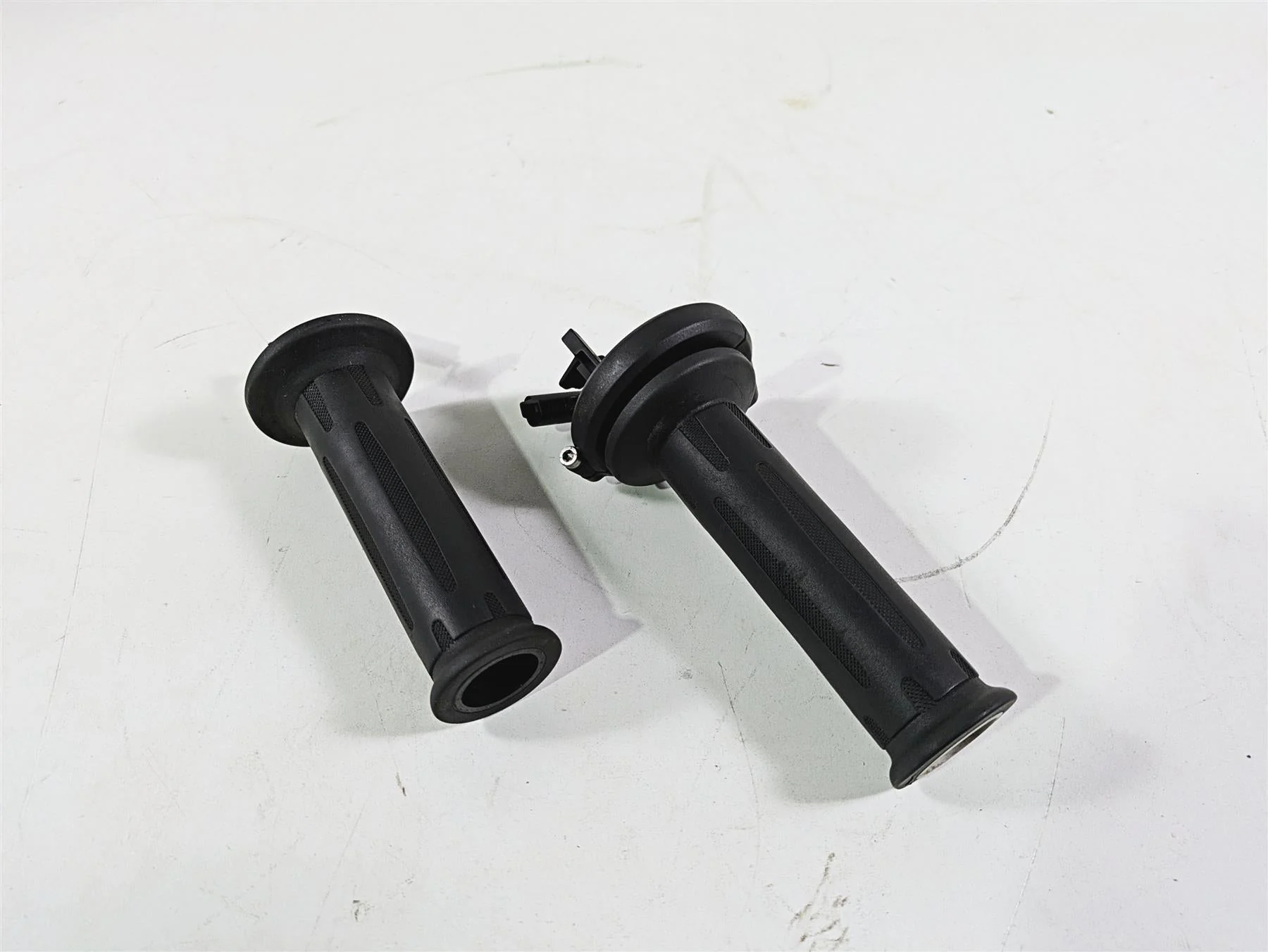 2014 BMW R nine T R9T K21 Left Right Heated Hand Grips 61317721851 61317714238 - Image 11