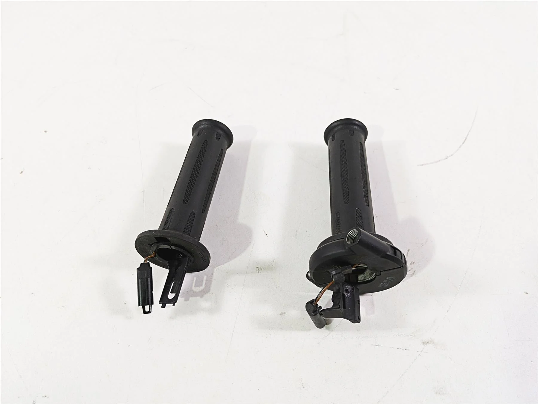 2014 BMW R nine T R9T K21 Left Right Heated Hand Grips 61317721851 61317714238 - Image 12
