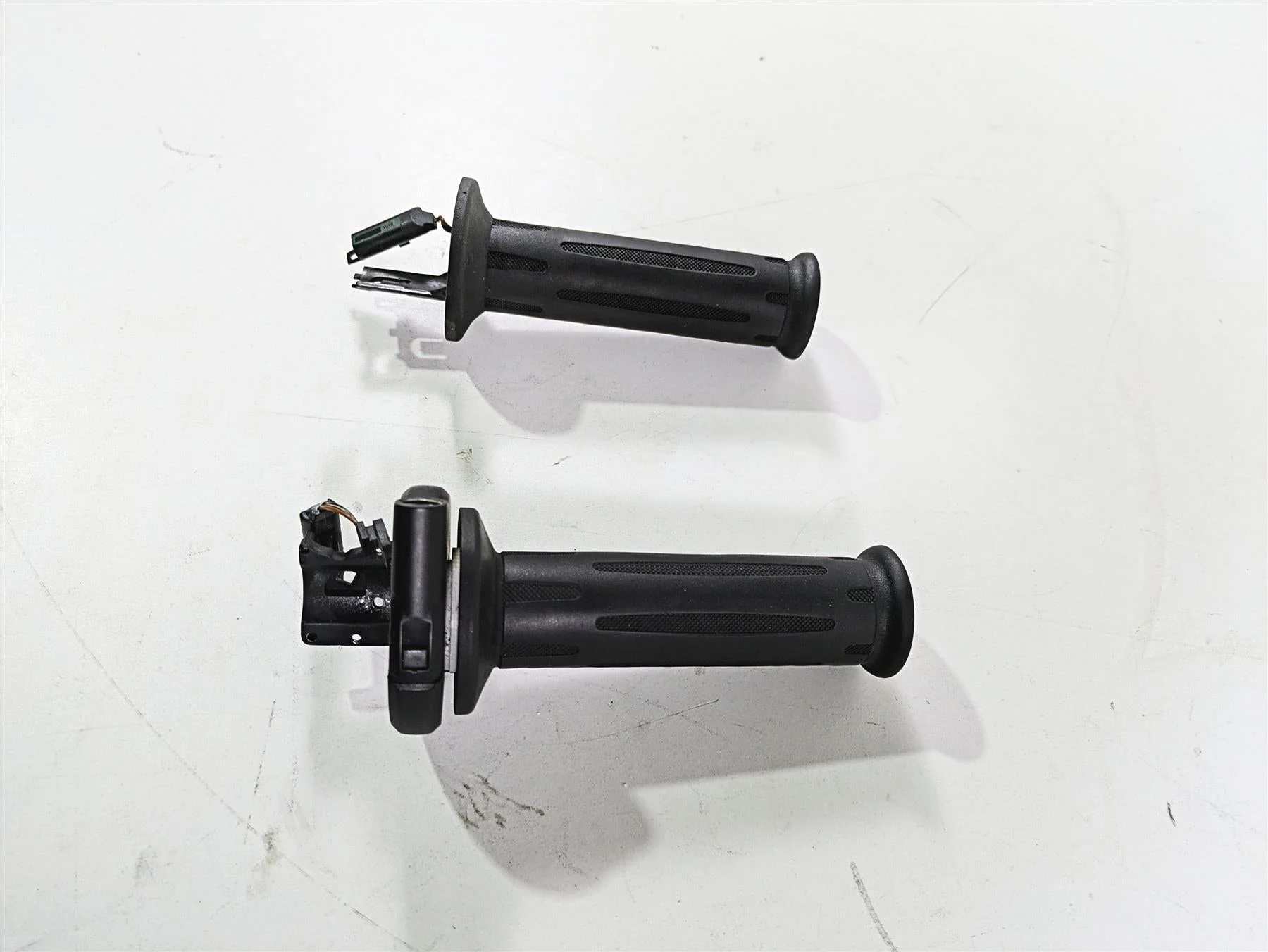 2014 BMW R nine T R9T K21 Left Right Heated Hand Grips 61317721851 61317714238 - Image 2