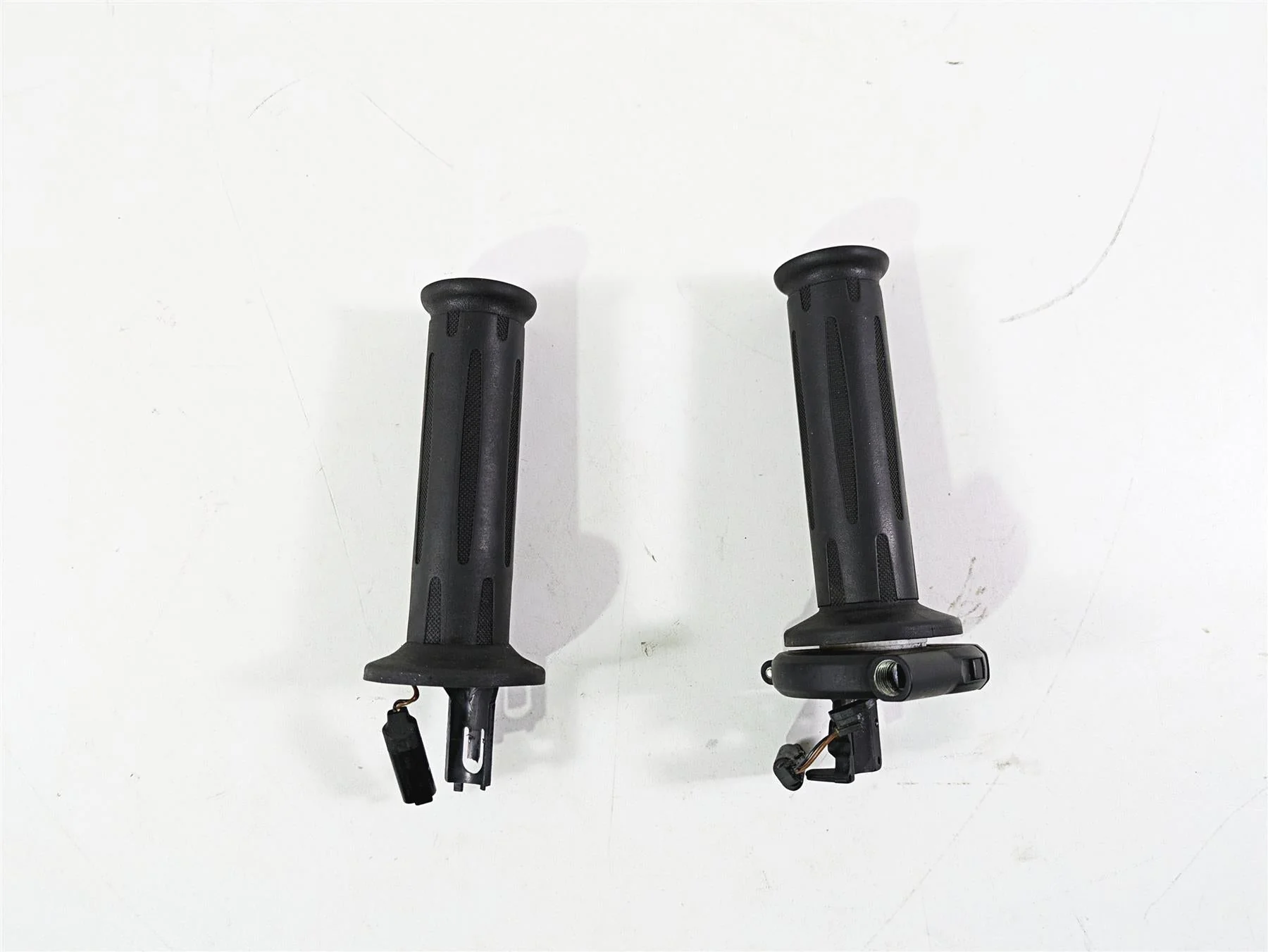 2014 BMW R nine T R9T K21 Left Right Heated Hand Grips 61317721851 61317714238 - Image 3