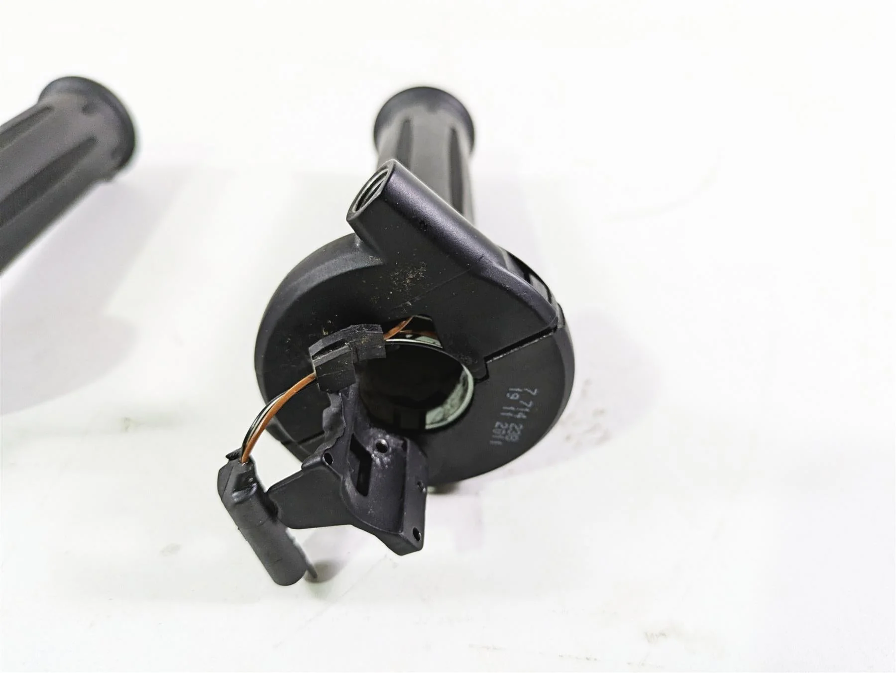 2014 BMW R nine T R9T K21 Left Right Heated Hand Grips 61317721851 61317714238 - Image 4