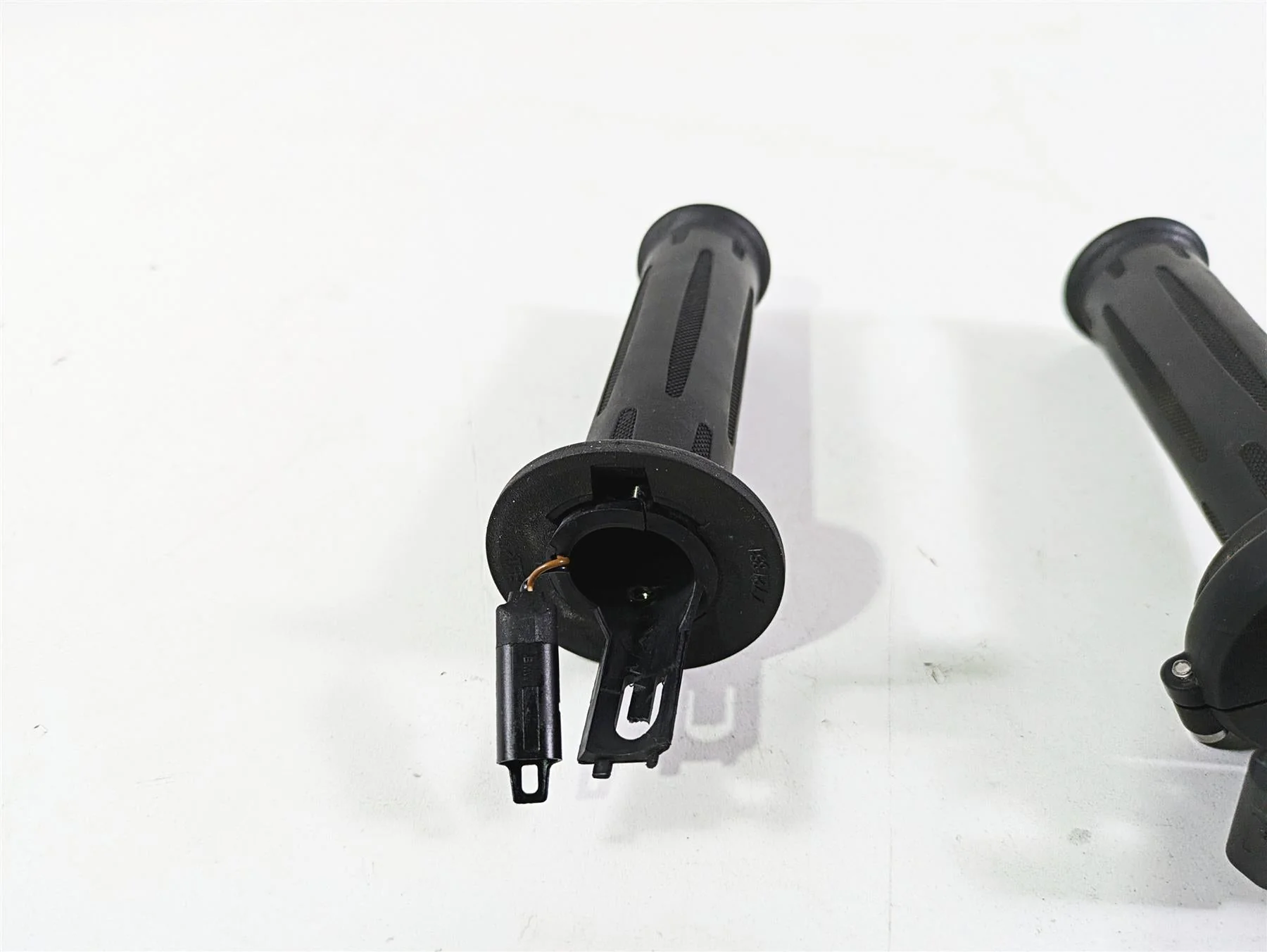 2014 BMW R nine T R9T K21 Left Right Heated Hand Grips 61317721851 61317714238 - Image 5